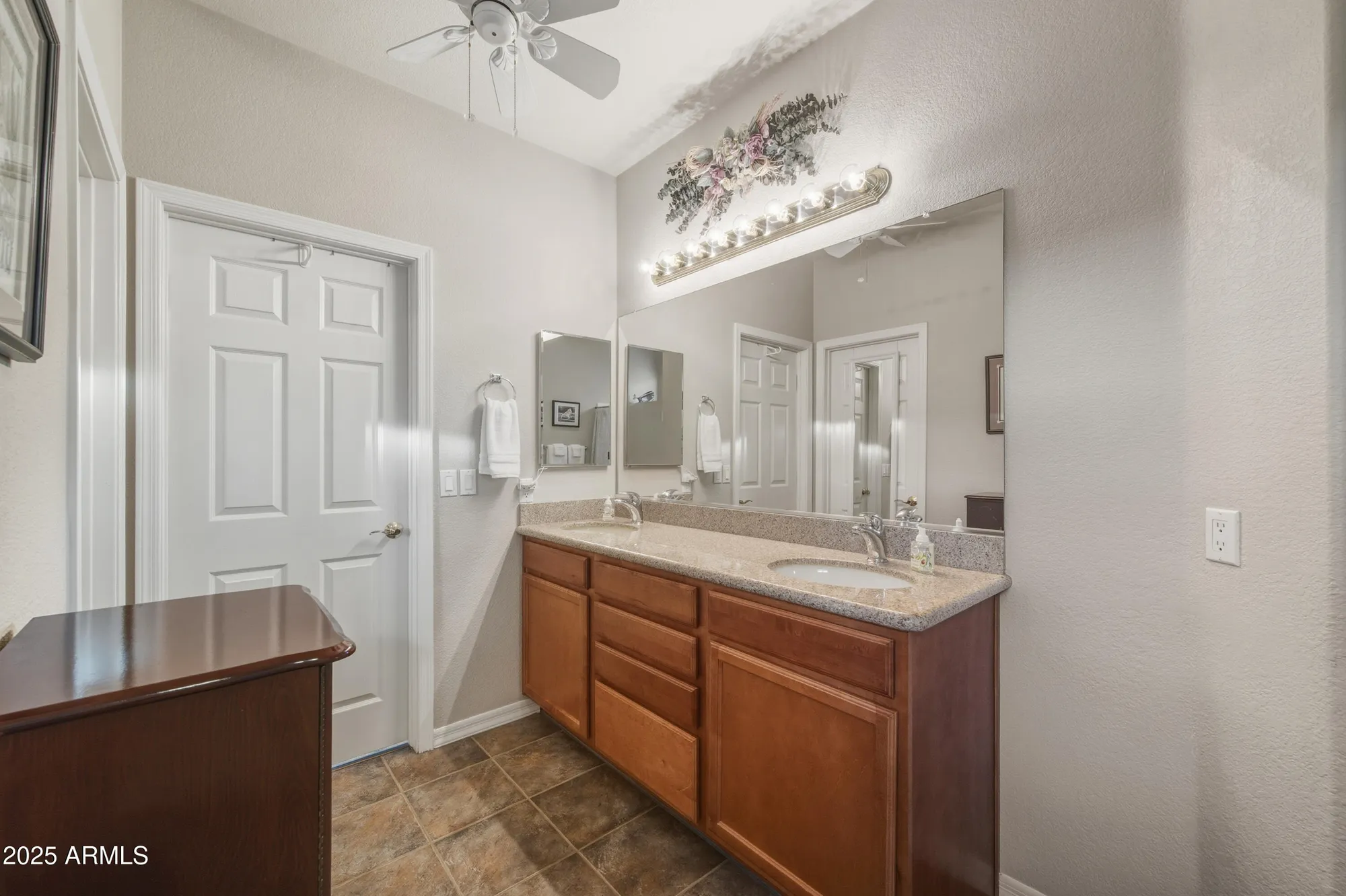 Property Slideshow image 18 of 28 | 4701 e nightingale ln, Gilbert, AZ, 85298
