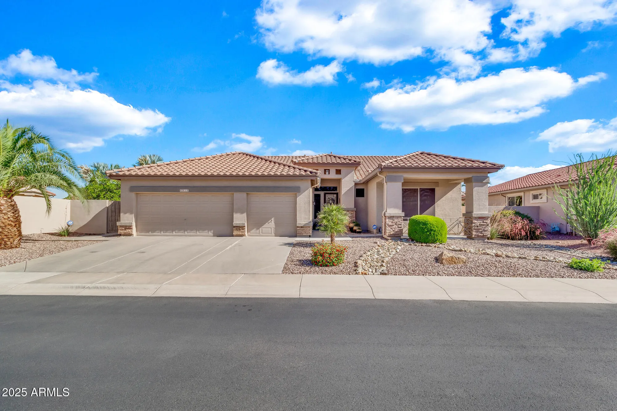 Property Slideshow image 1 of 63 | 4915 s tangerine ln, Gilbert, AZ, 85298