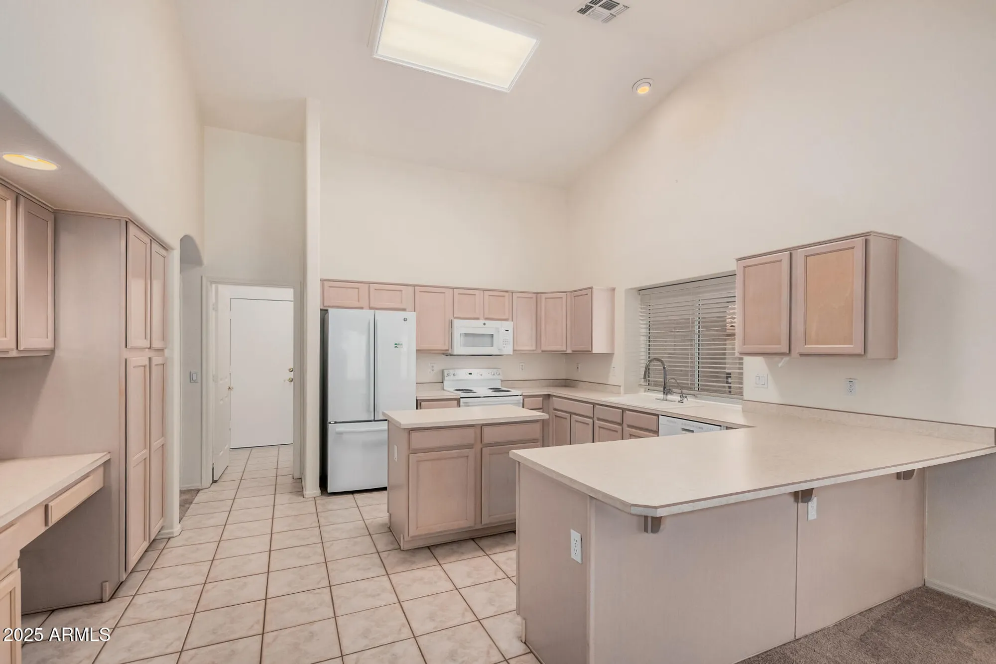 Property Slideshow image 14 of 23 | 8664 w marco polo rd, Peoria, AZ, 85382