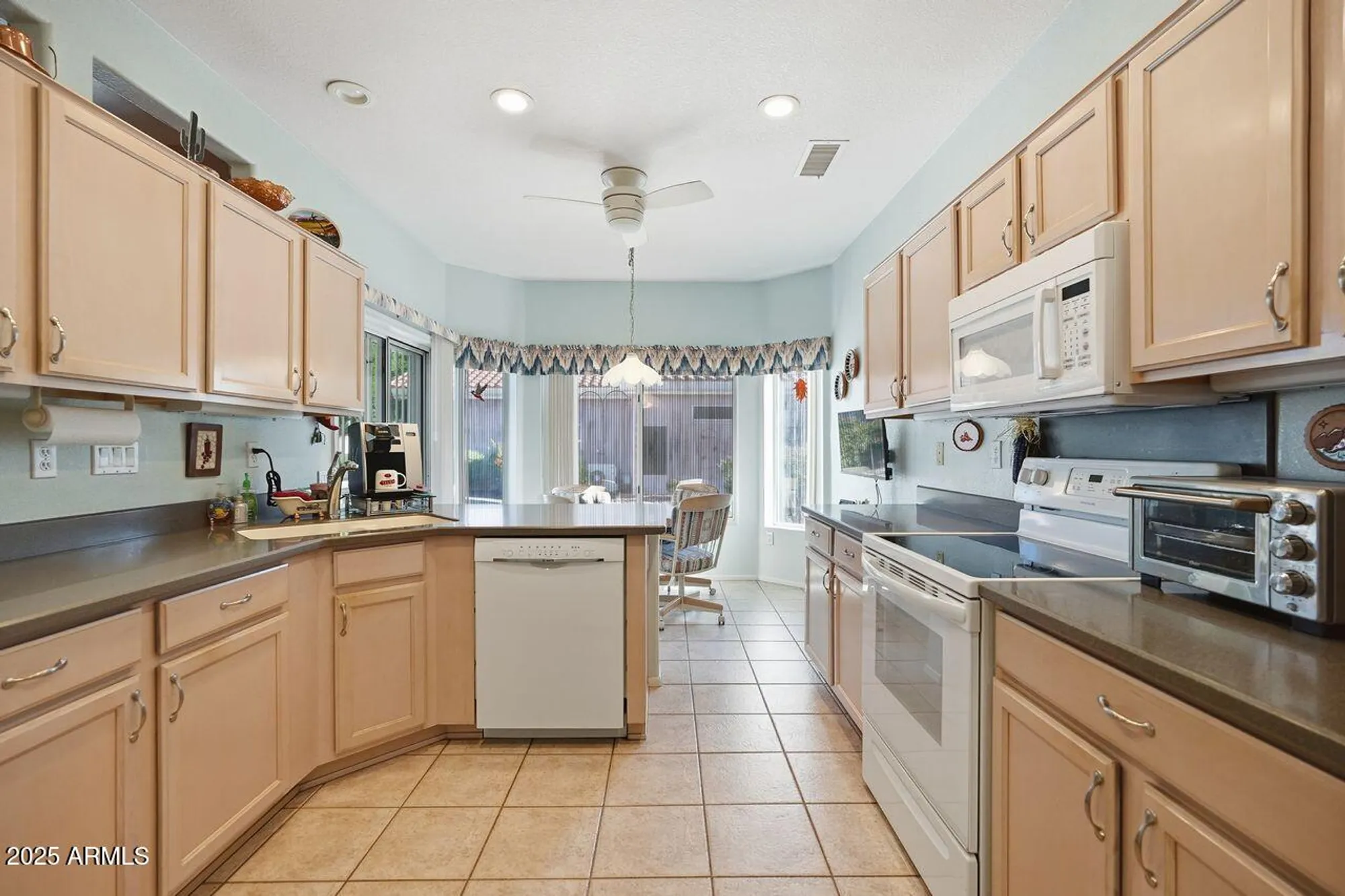 Property Slideshow image 12 of 38 | 22909 n cherokee ln, Sun City West, AZ, 85375