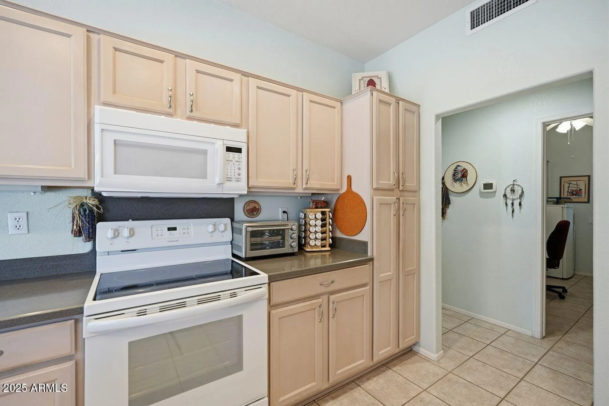 Property Slideshow image 14 of 38 | 22909 n cherokee ln, Sun City West, AZ, 85375