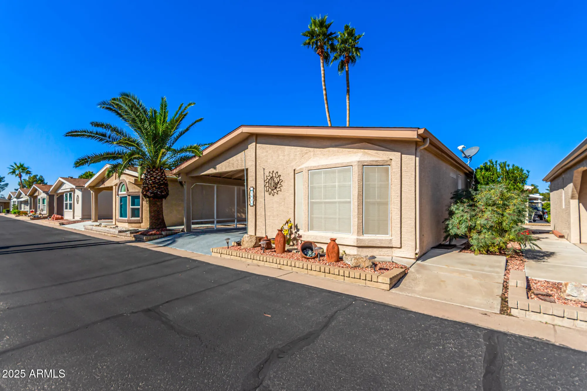 Property Slideshow image 3 of 63 | 1816 e torrey pines ln, Chandler, AZ, 85249