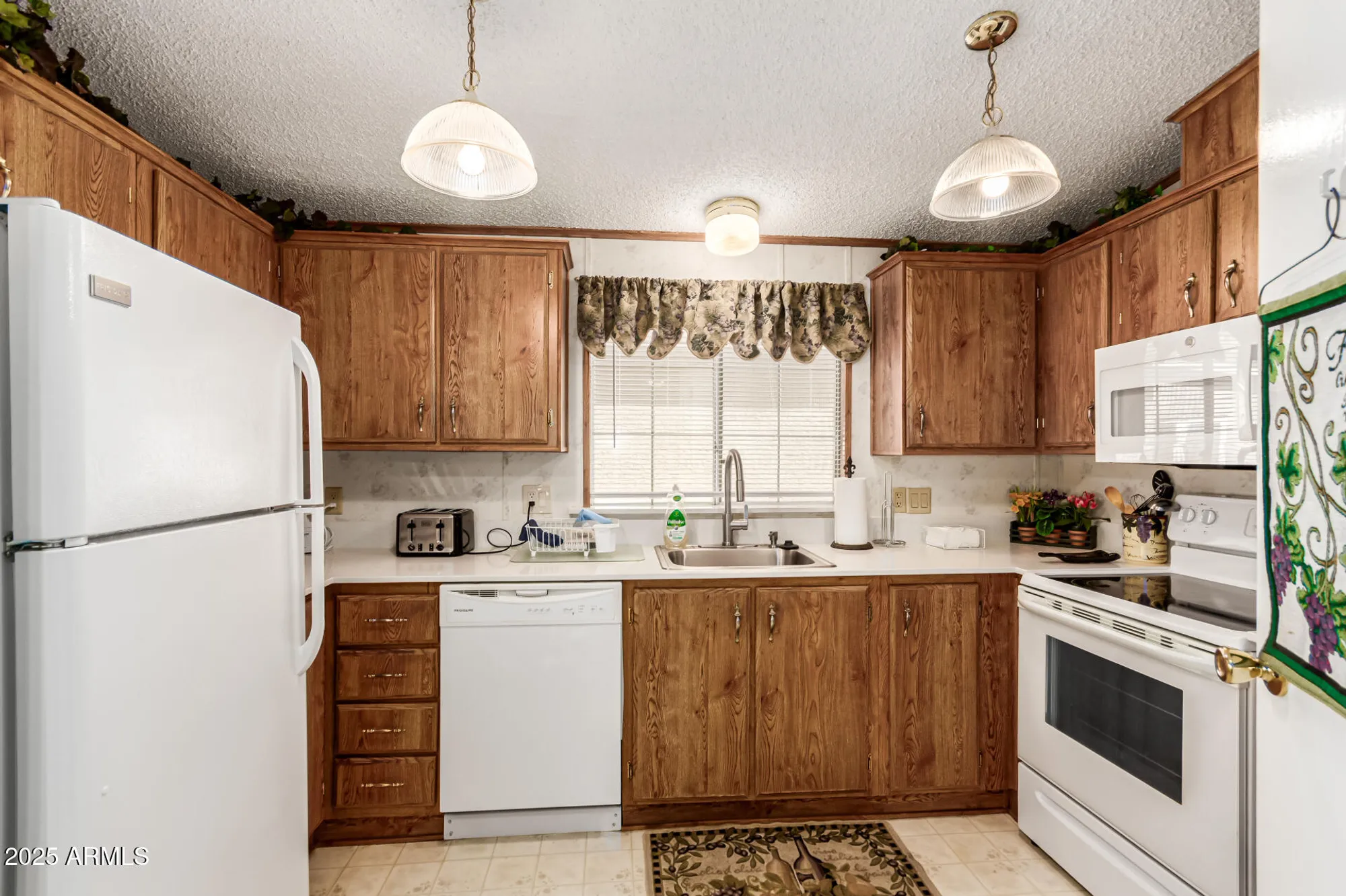 Property Slideshow image 16 of 63 | 1816 e torrey pines ln, Chandler, AZ, 85249