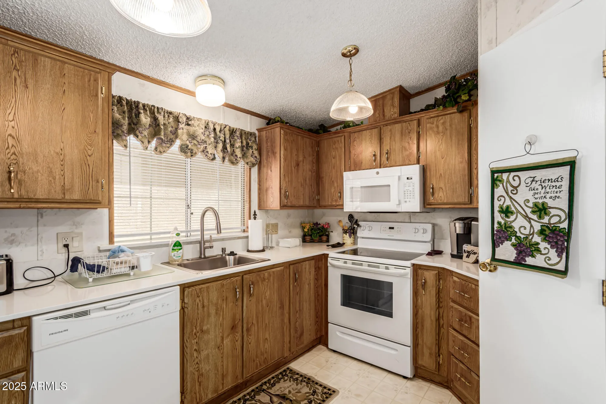 Property Slideshow image 14 of 63 | 1816 e torrey pines ln, Chandler, AZ, 85249