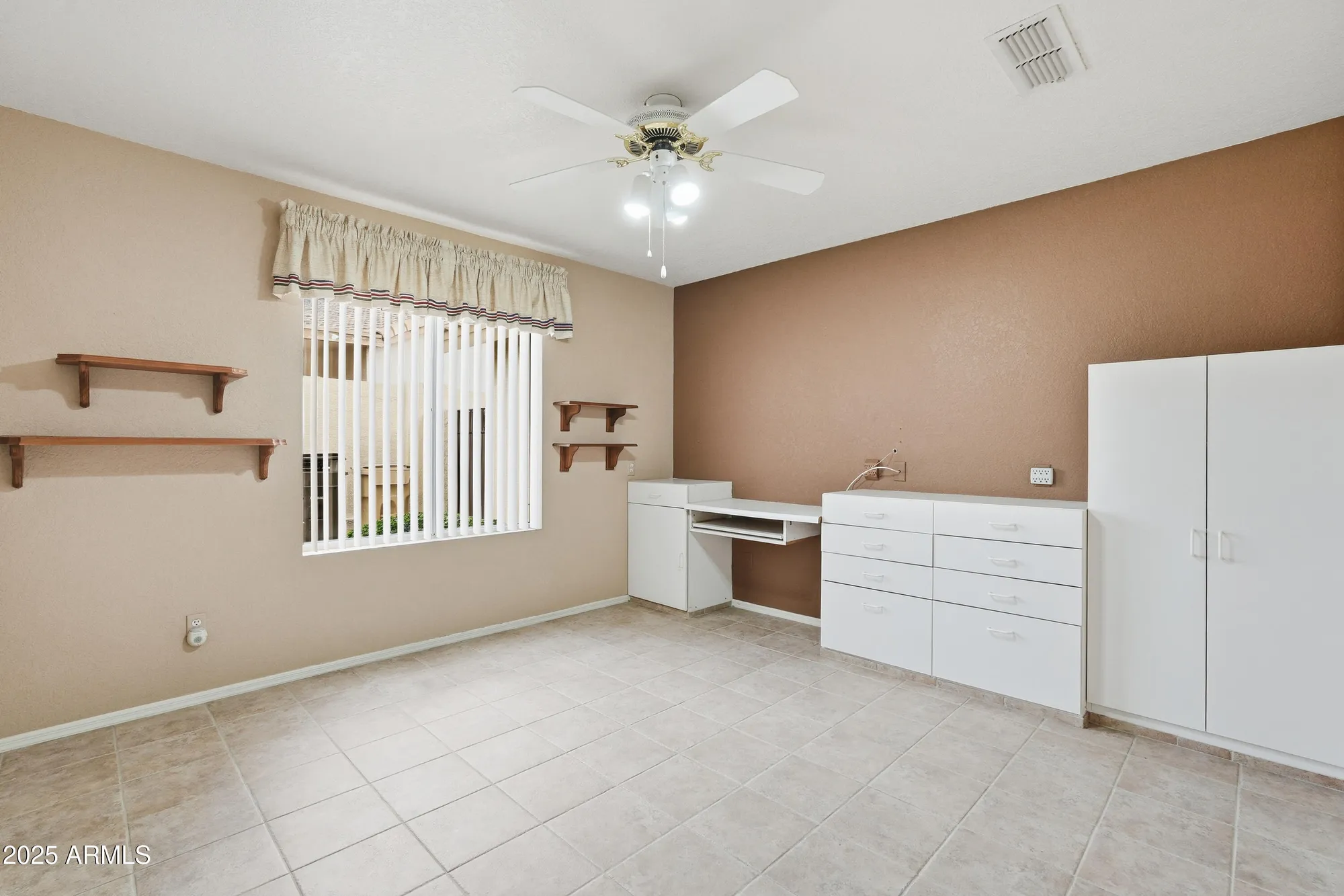 Property Slideshow image 40 of 56 | 10776 w runion dr, Peoria, AZ, 85373