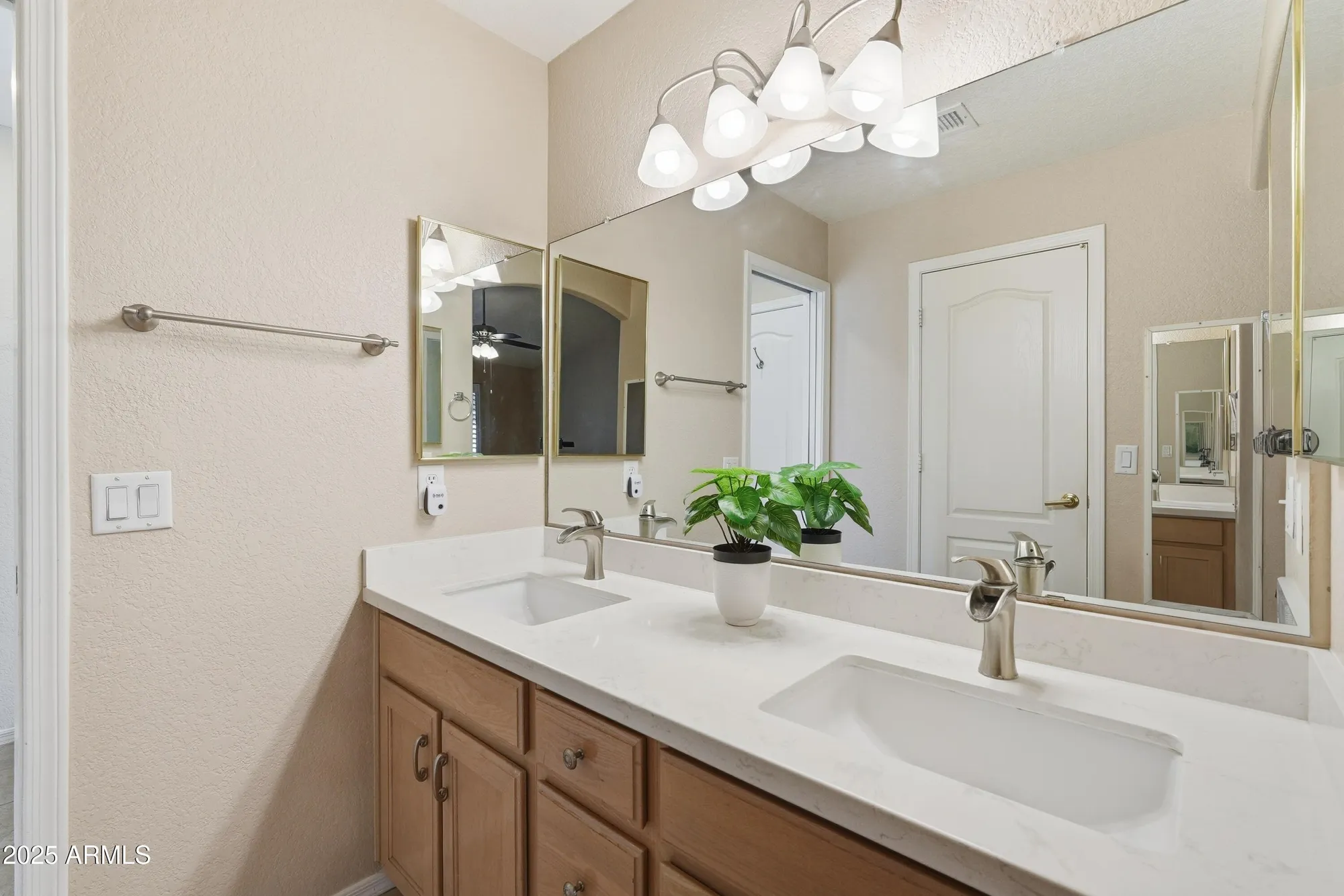 Property Slideshow image 31 of 56 | 10776 w runion dr, Peoria, AZ, 85373