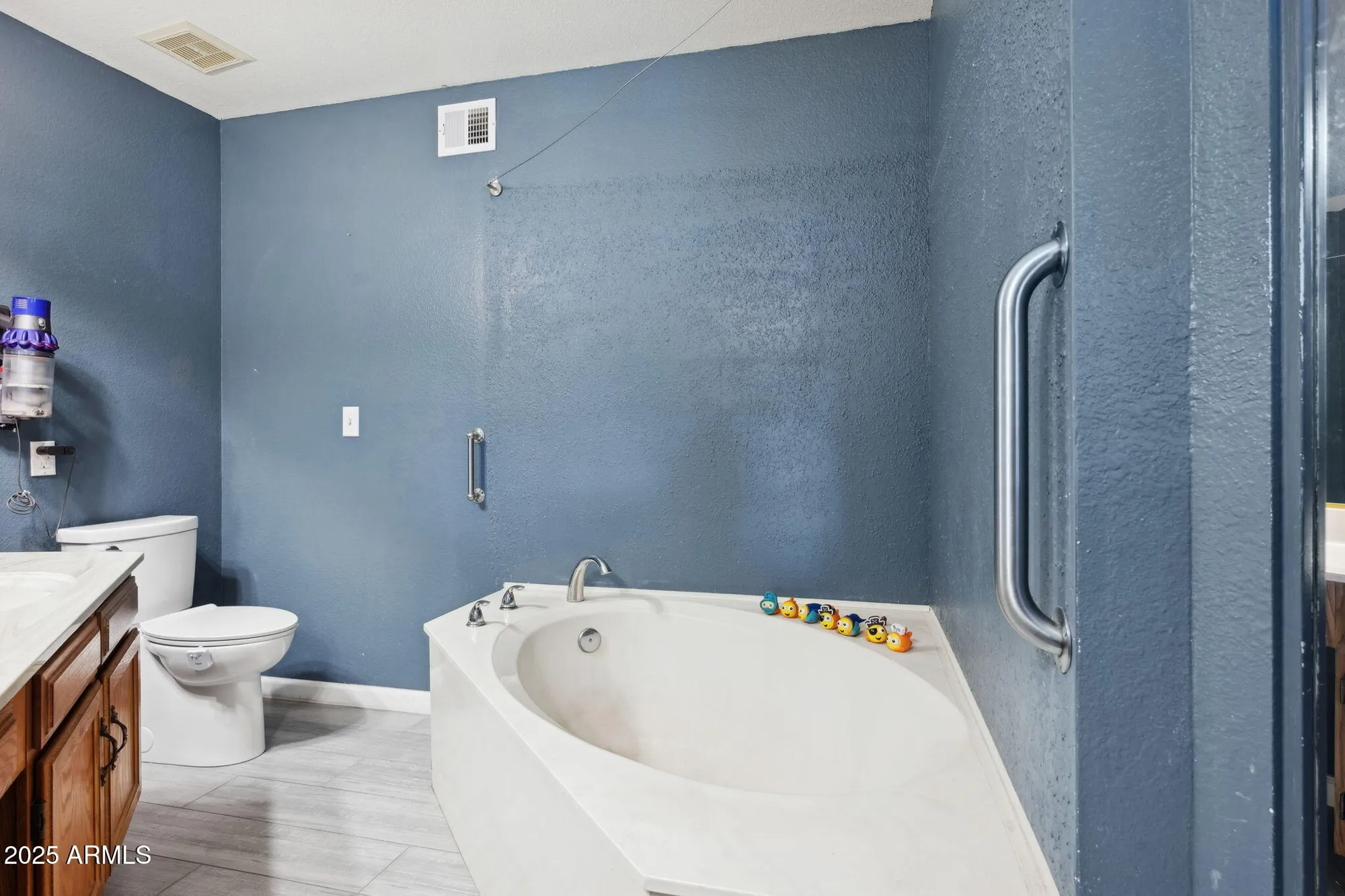 Property Slideshow image 25 of 46 | 12214 s shoshoni dr, Phoenix, AZ, 85044