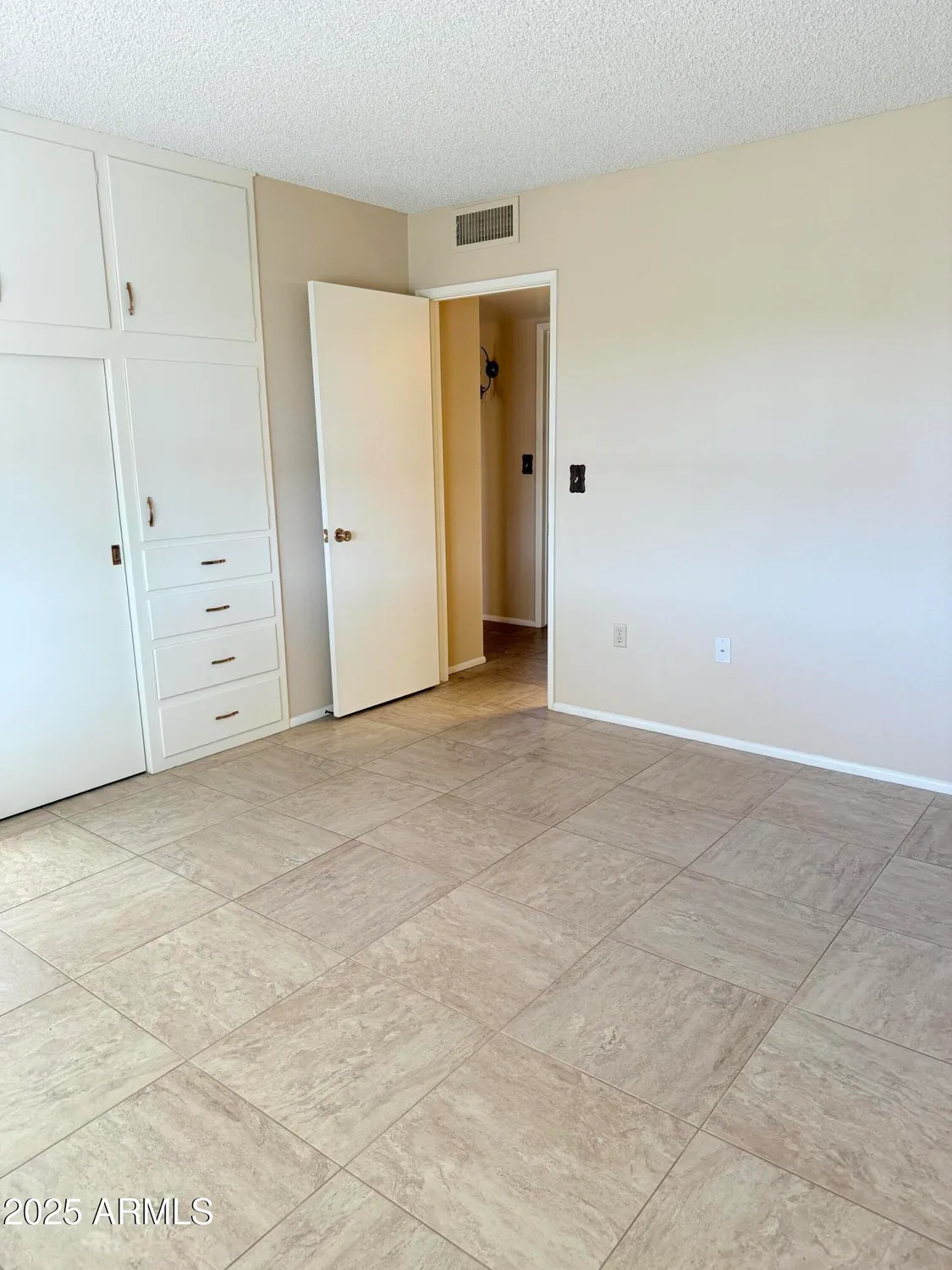 Property Slideshow image 29 of 49 | 10904 w cameo dr, Sun City, AZ, 85351