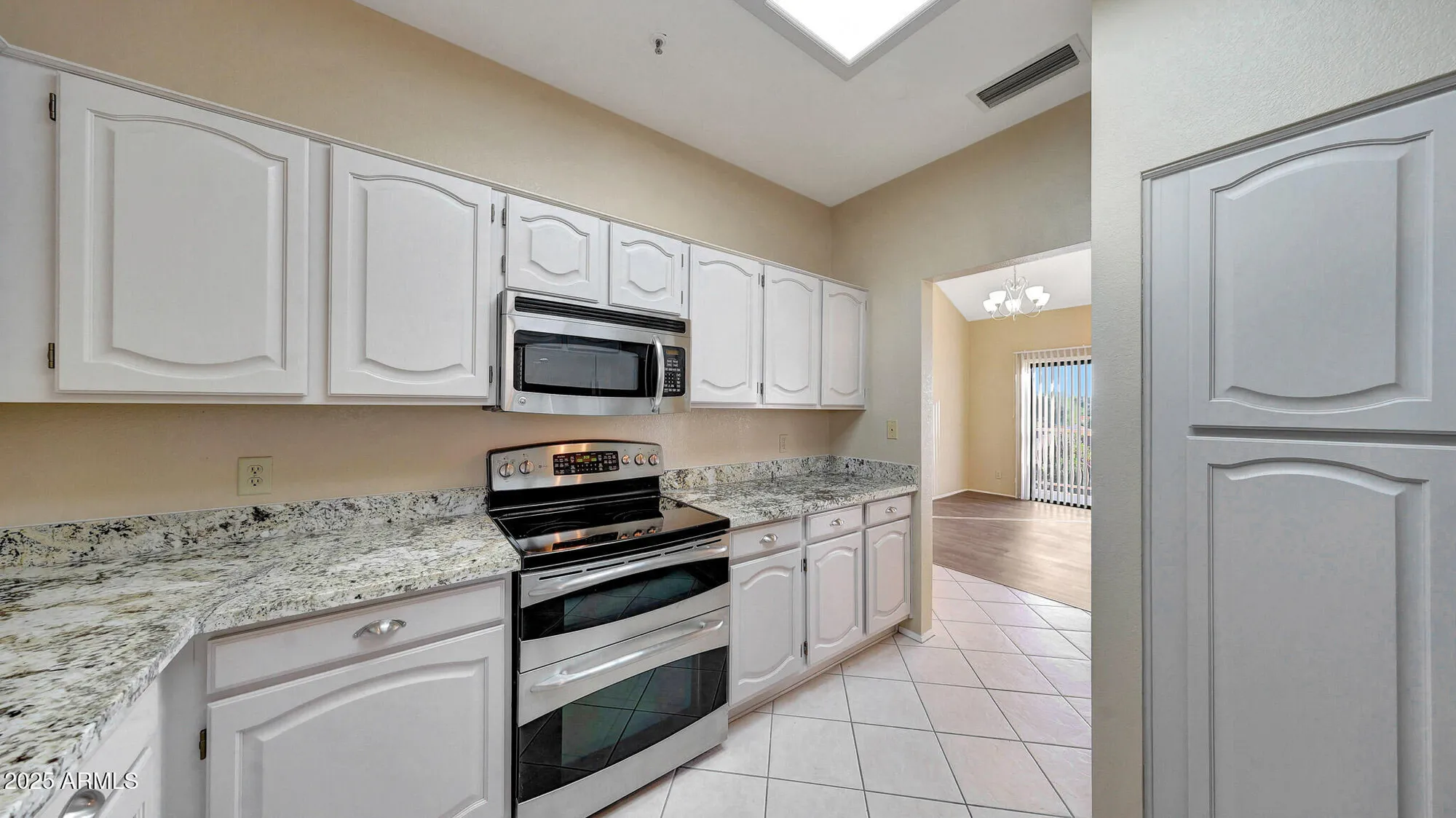 Property Slideshow image 21 of 43 | 19400 n westbrook pkwy unit 333, Peoria, AZ, 85382