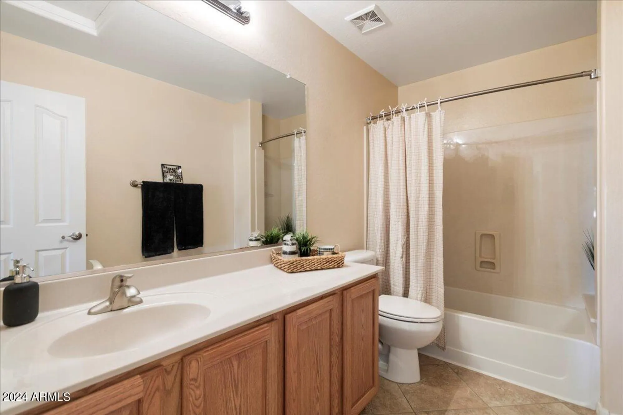 Property Slideshow image 23 of 38 | 27 n agua fria ln, Casa Grande, AZ, 85194