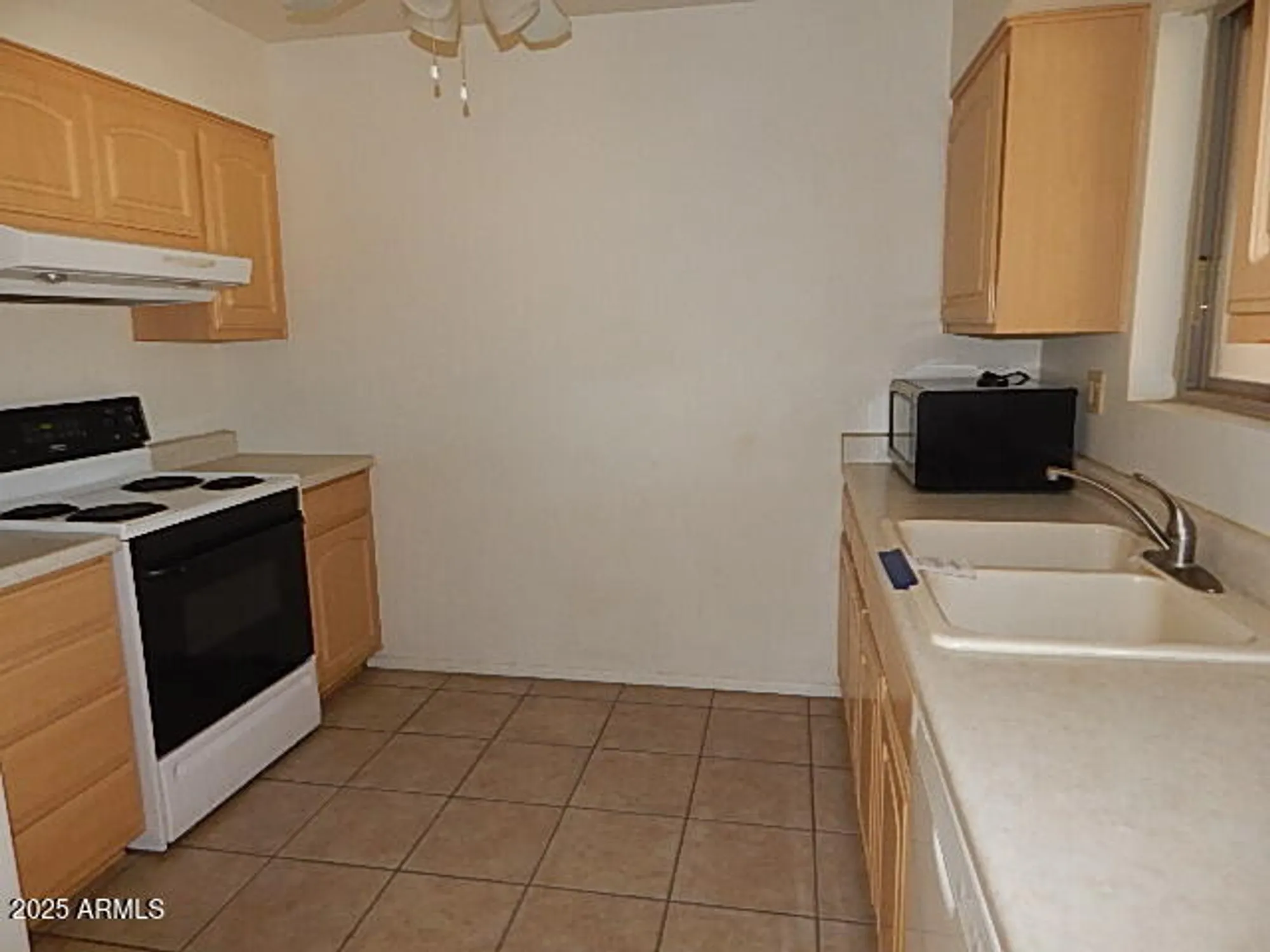 Property Slideshow image 7 of 10 | 10569 w coggins dr, Sun City, AZ, 85351