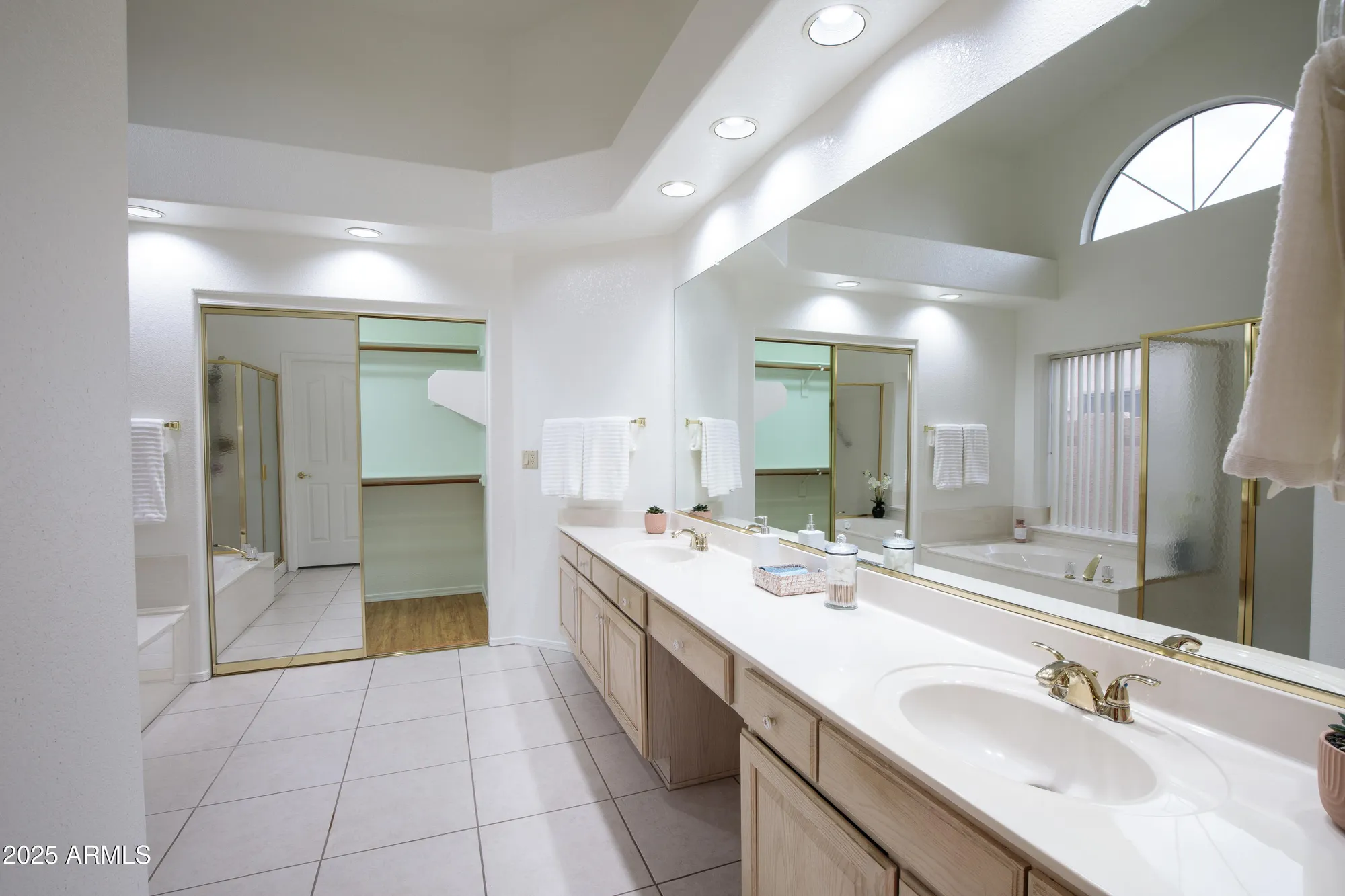 Property Slideshow image 12 of 18 | 18913 n 88th dr, Peoria, AZ, 85382