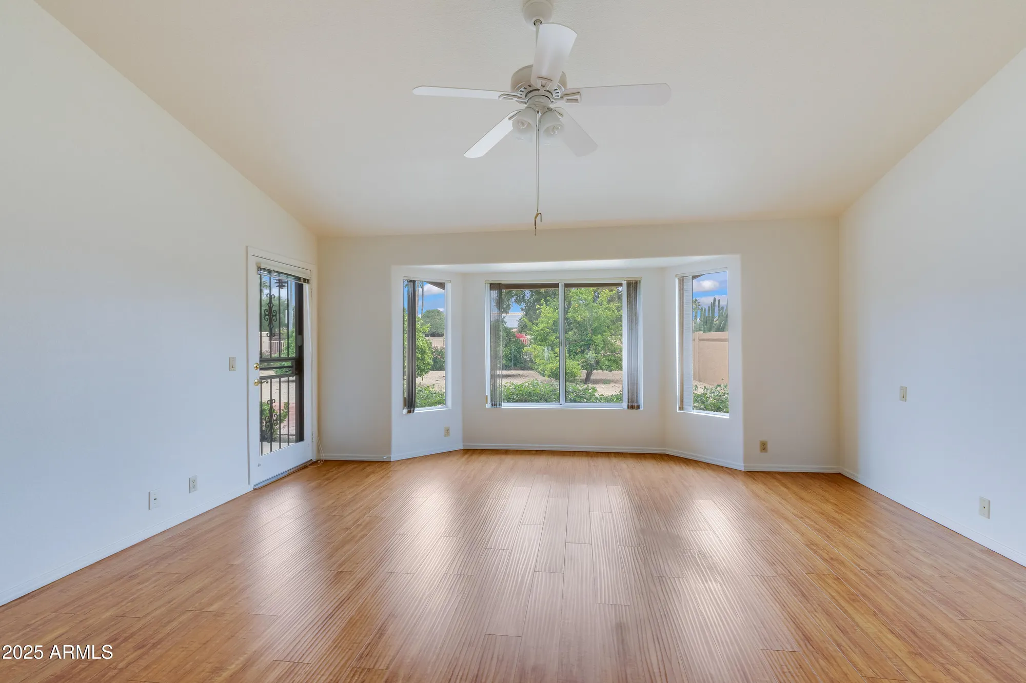 Property Slideshow image 11 of 18 | 18913 n 88th dr, Peoria, AZ, 85382