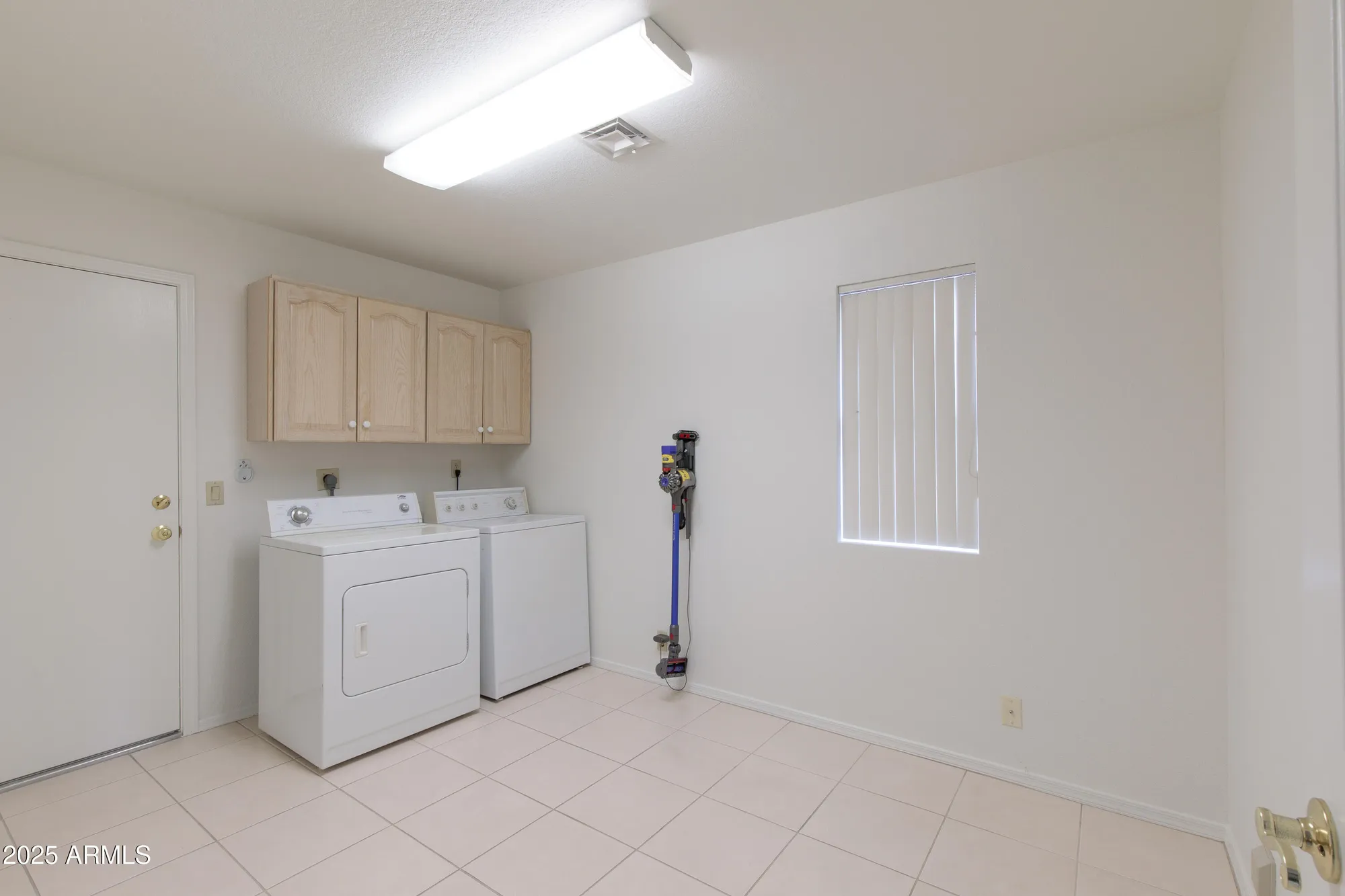 Property Slideshow image 16 of 18 | 18913 n 88th dr, Peoria, AZ, 85382