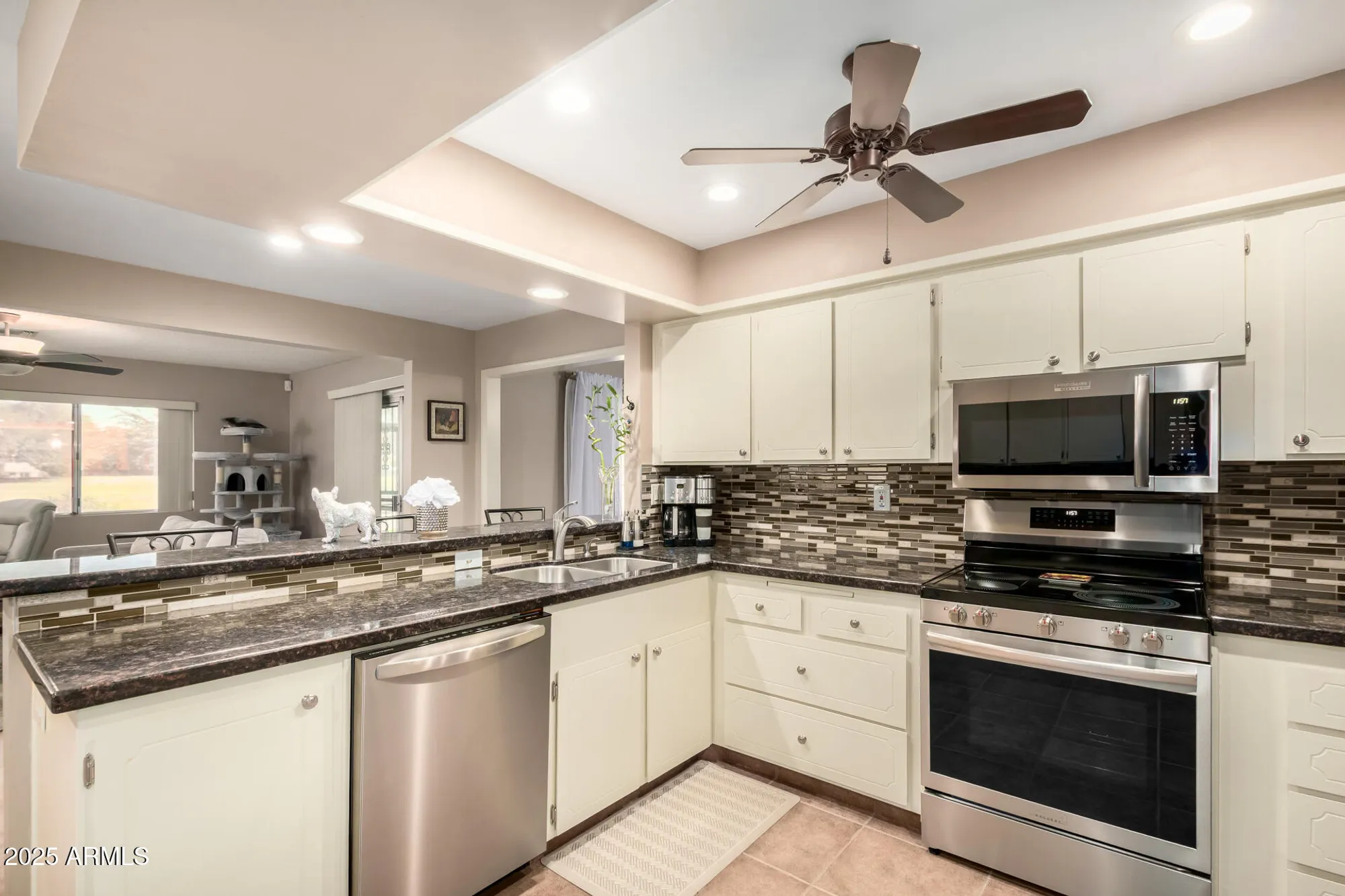 Property Slideshow image 16 of 37 | 18221 n 103rd ave, Sun City, AZ, 85373