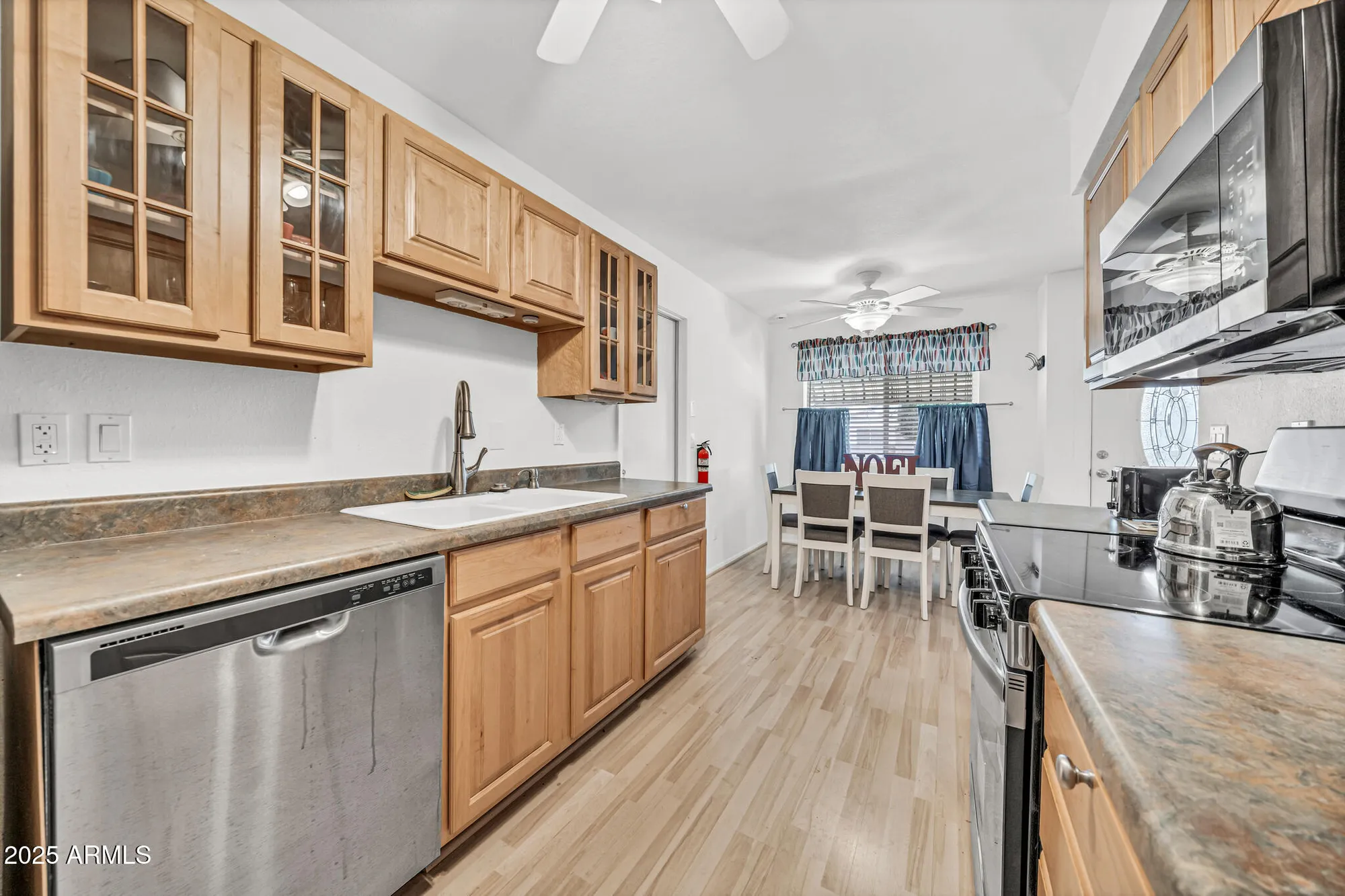 Property Slideshow image 13 of 39 | 10002 n 97th dr a, Peoria, AZ, 85345