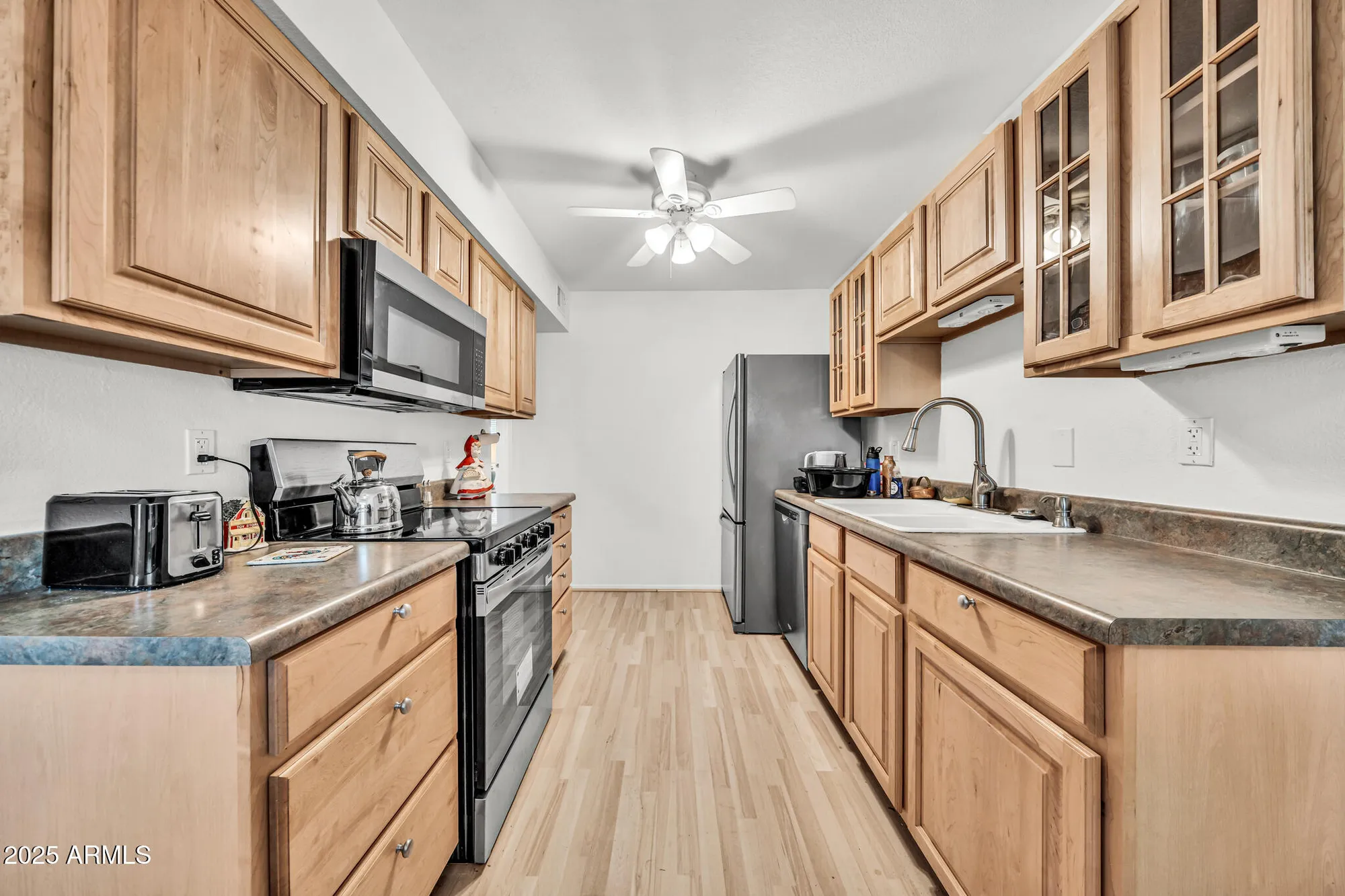 Property Slideshow image 15 of 39 | 10002 n 97th dr a, Peoria, AZ, 85345