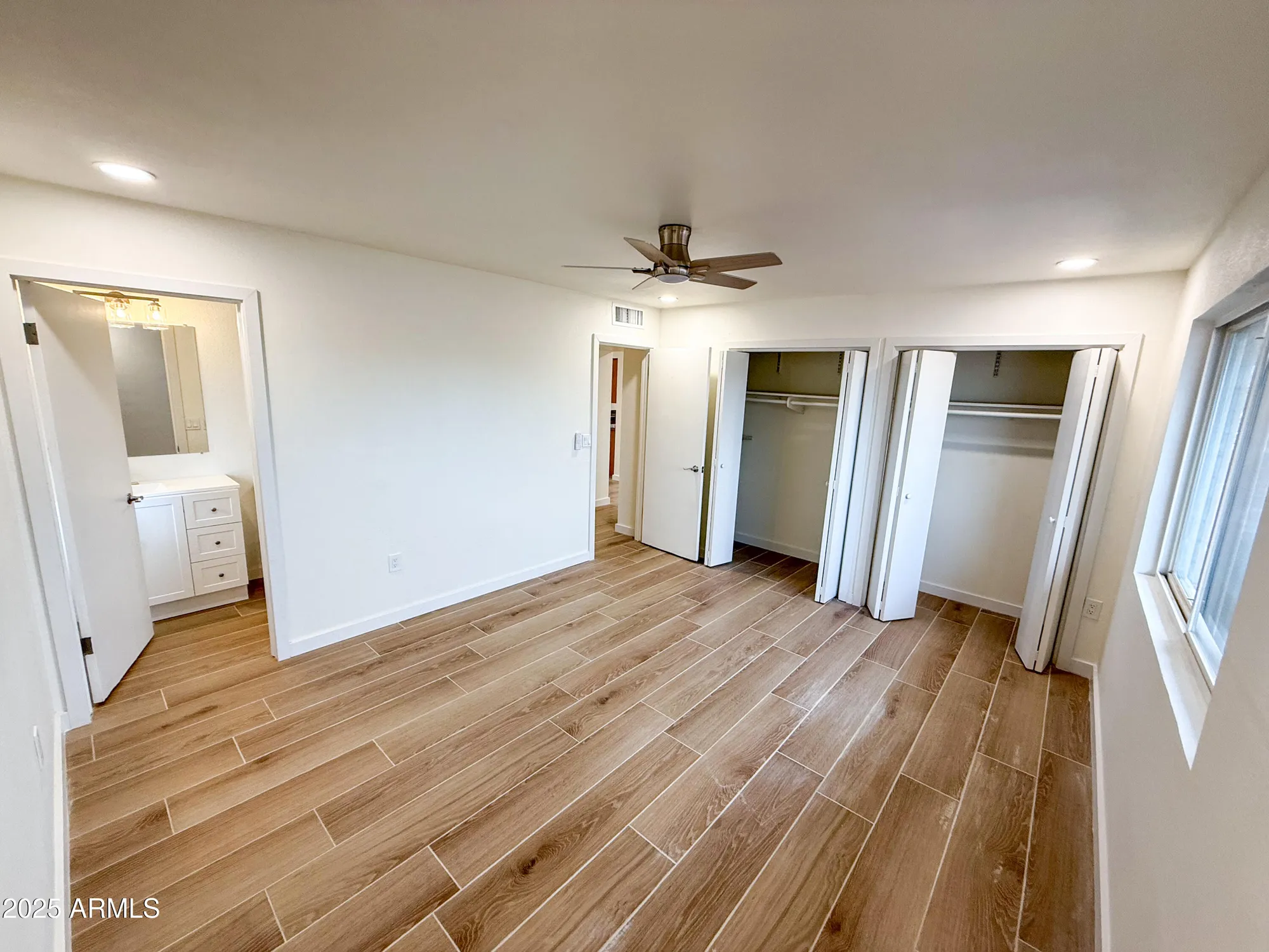 Property Slideshow image 12 of 20 | 11855 n mission dr, Sun City, AZ, 85351