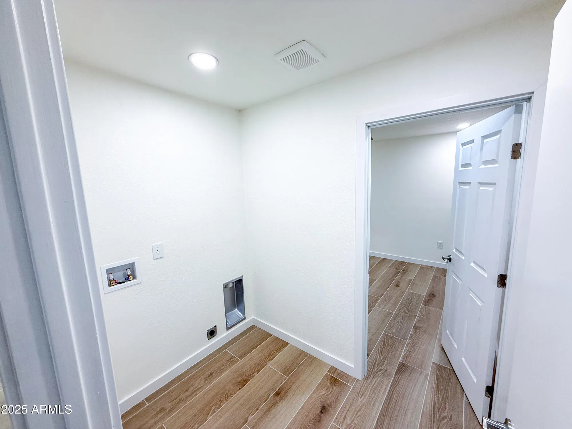 Property Slideshow image 16 of 20 | 11855 n mission dr, Sun City, AZ, 85351