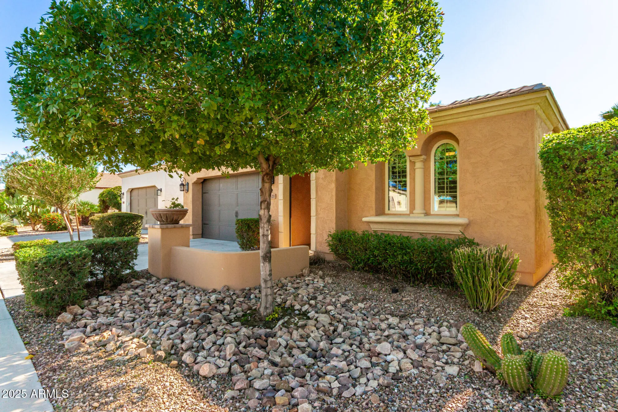 Property Slideshow image 4 of 52 | 821 e vesper trl, San Tan Valley, AZ, 85140