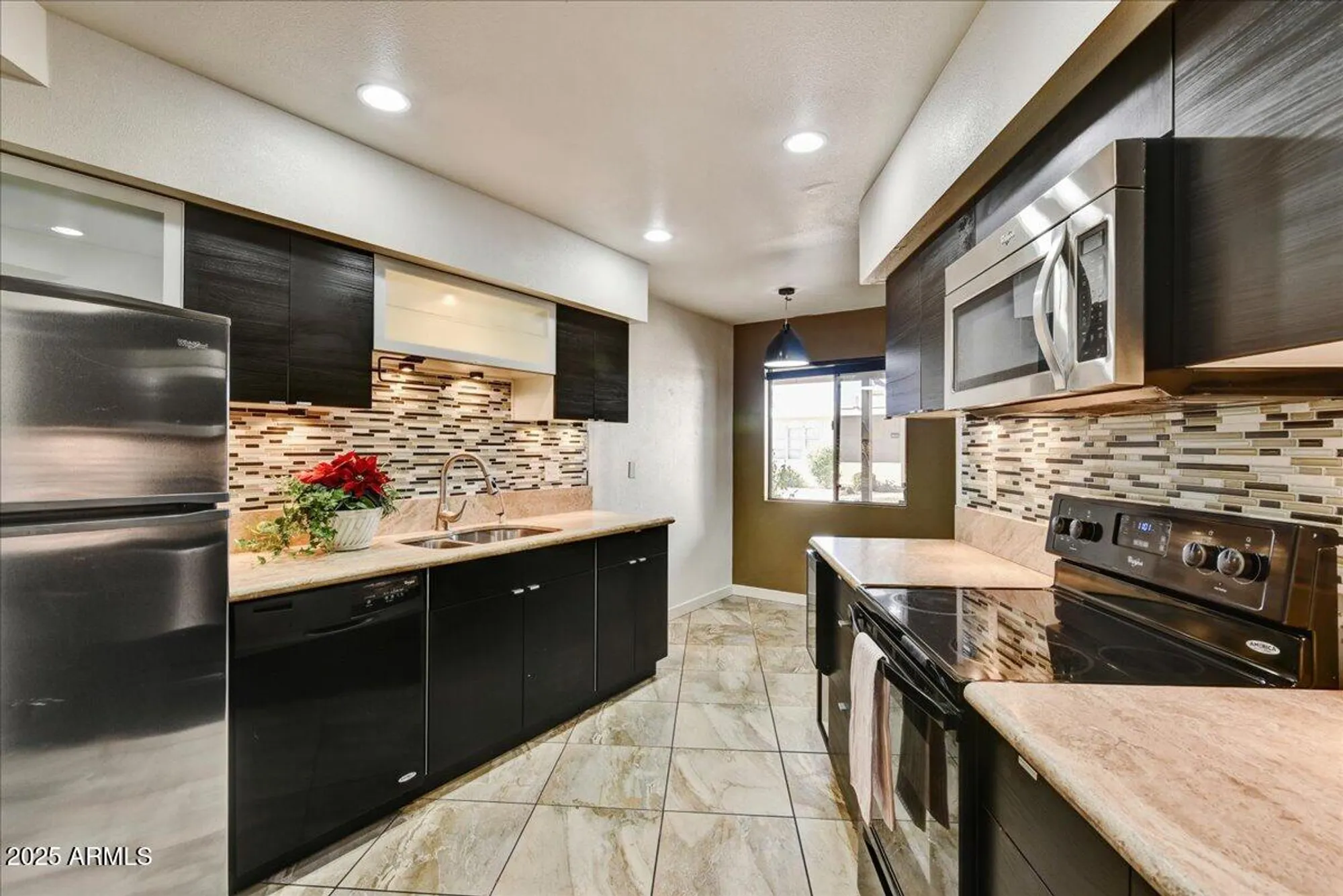 Property Slideshow image 7 of 15 | 11061 w coggins dr, Sun City, AZ, 85351