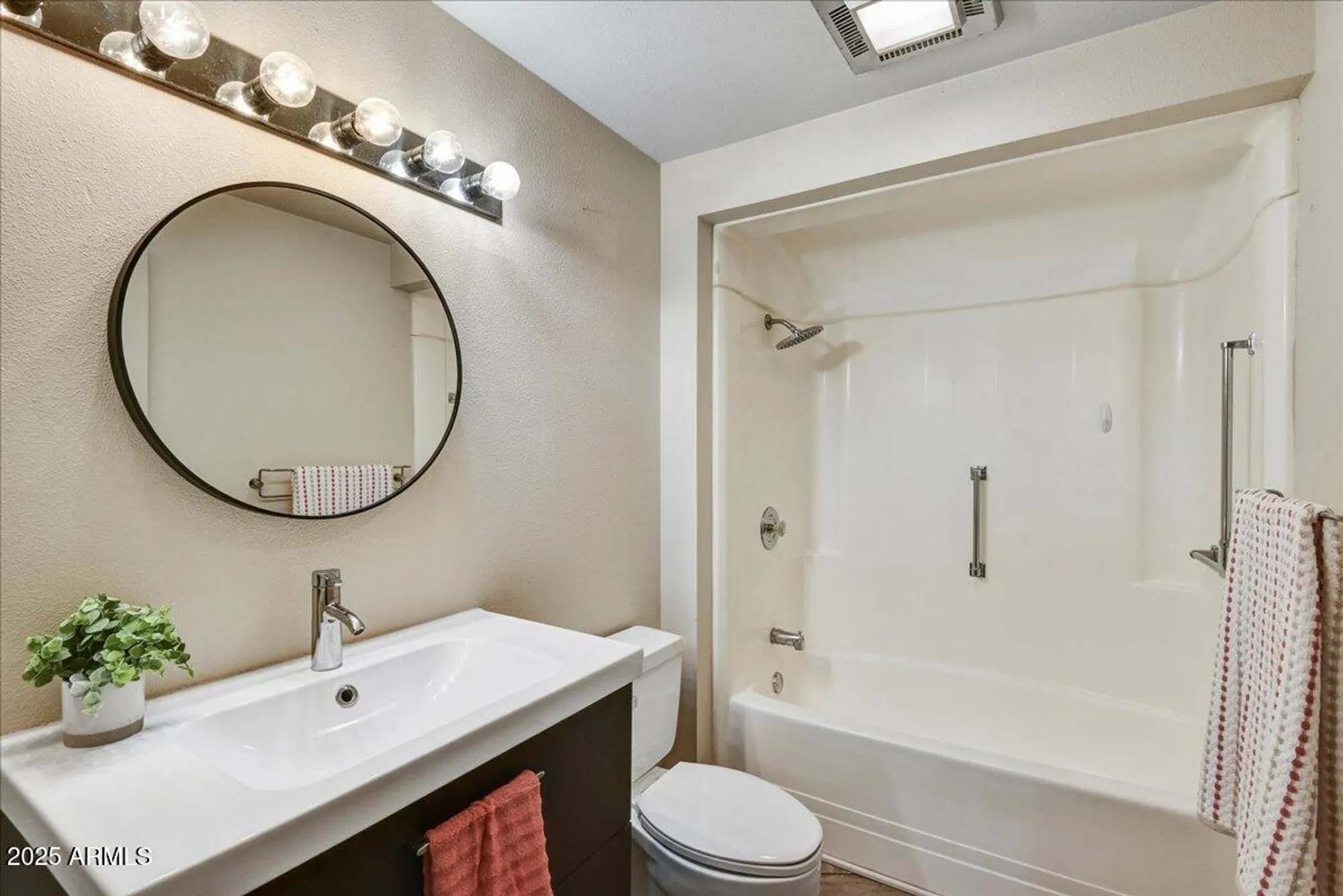 Property Slideshow image 12 of 15 | 11061 w coggins dr, Sun City, AZ, 85351