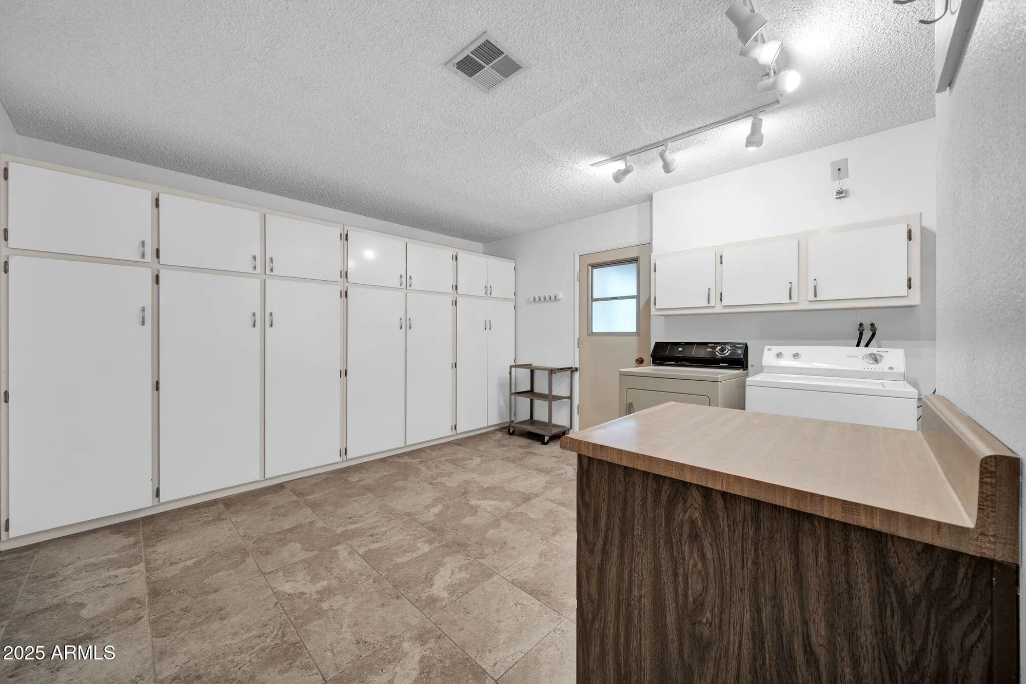 Property Slideshow image 21 of 44 | 9718 w terrace ln, Sun City, AZ, 85373