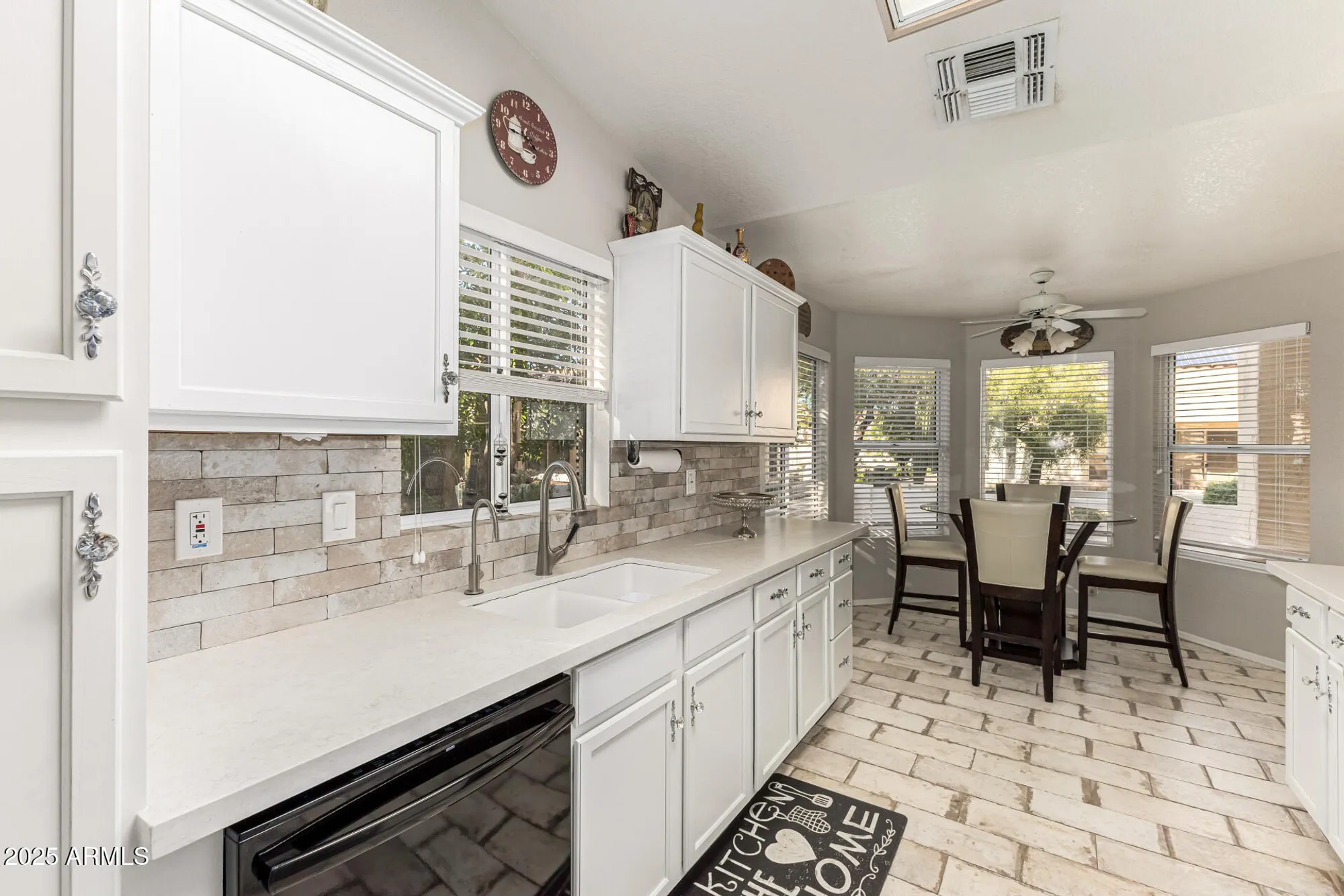 Property Slideshow image 11 of 33 | 19420 n westbrook pkwy unit 526, Peoria, AZ, 85382