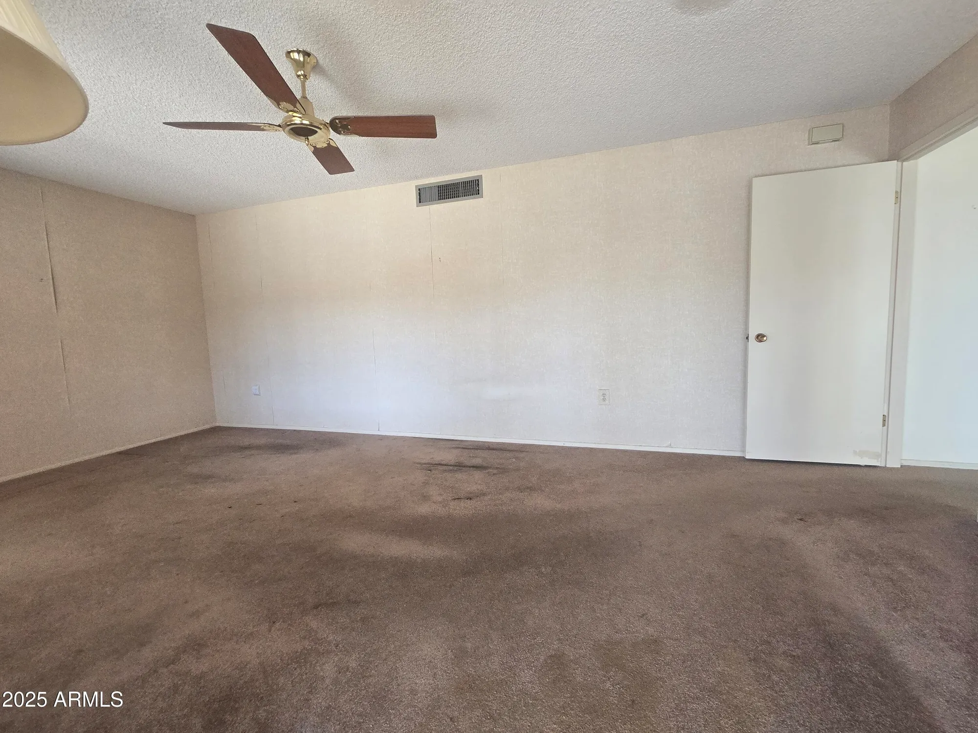 Property Slideshow image 17 of 23 | 10813 w hutton dr, Sun City, AZ, 85351