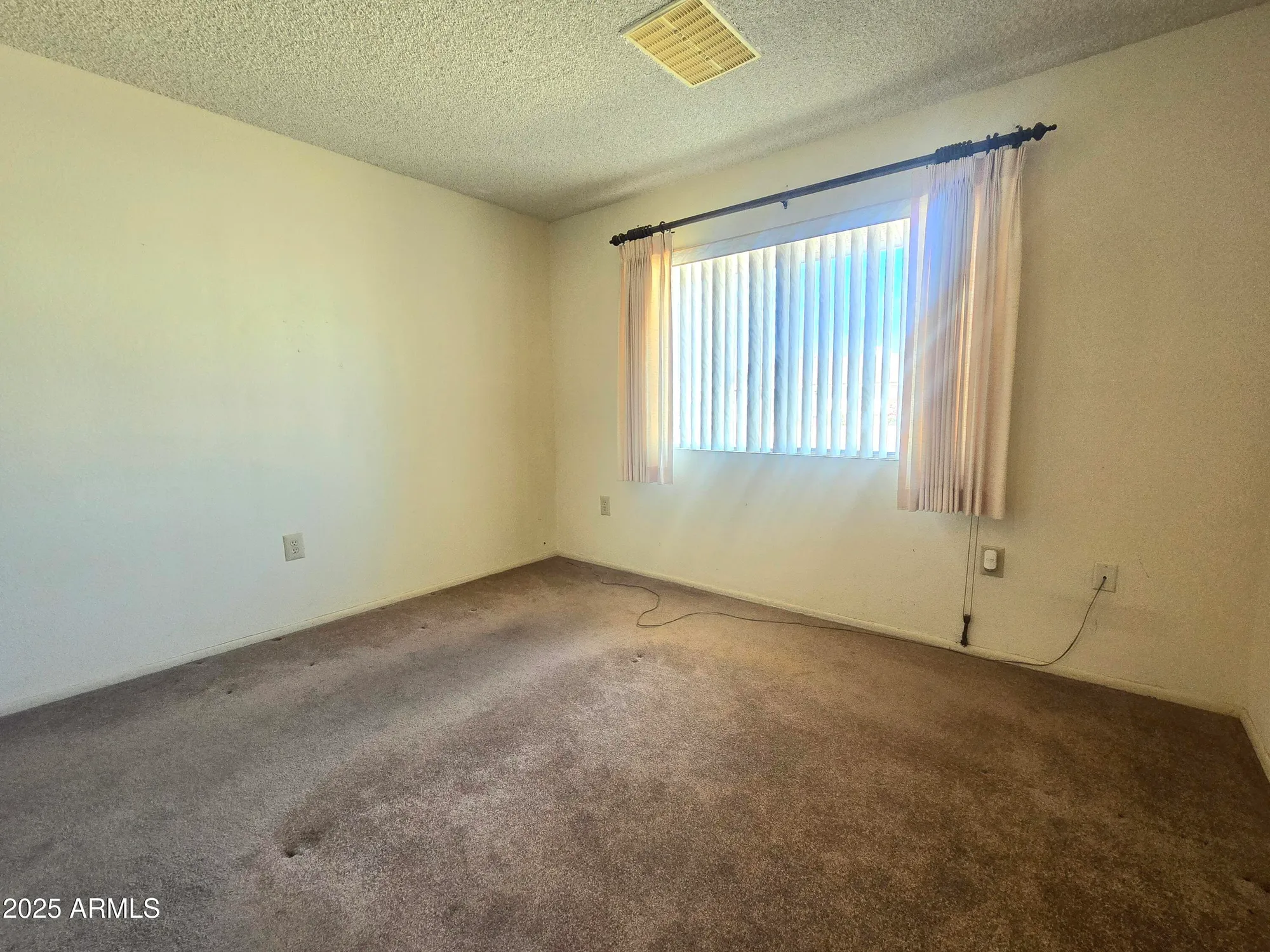 Property Slideshow image 15 of 23 | 10813 w hutton dr, Sun City, AZ, 85351