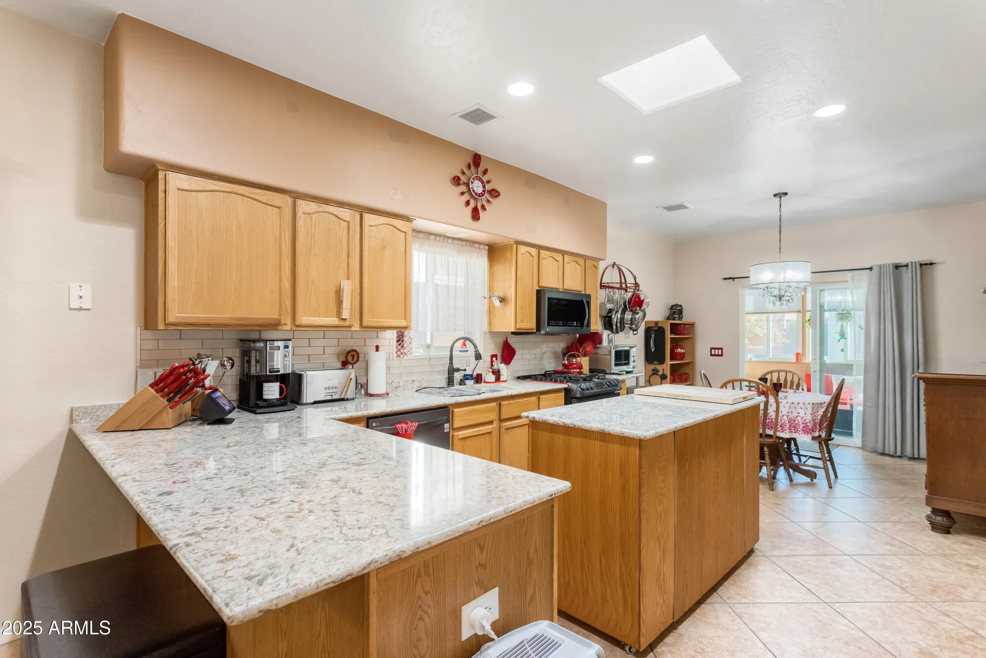 Property Slideshow image 10 of 28 | 447 s meadowood ln, Sierra Vista, AZ, 85635