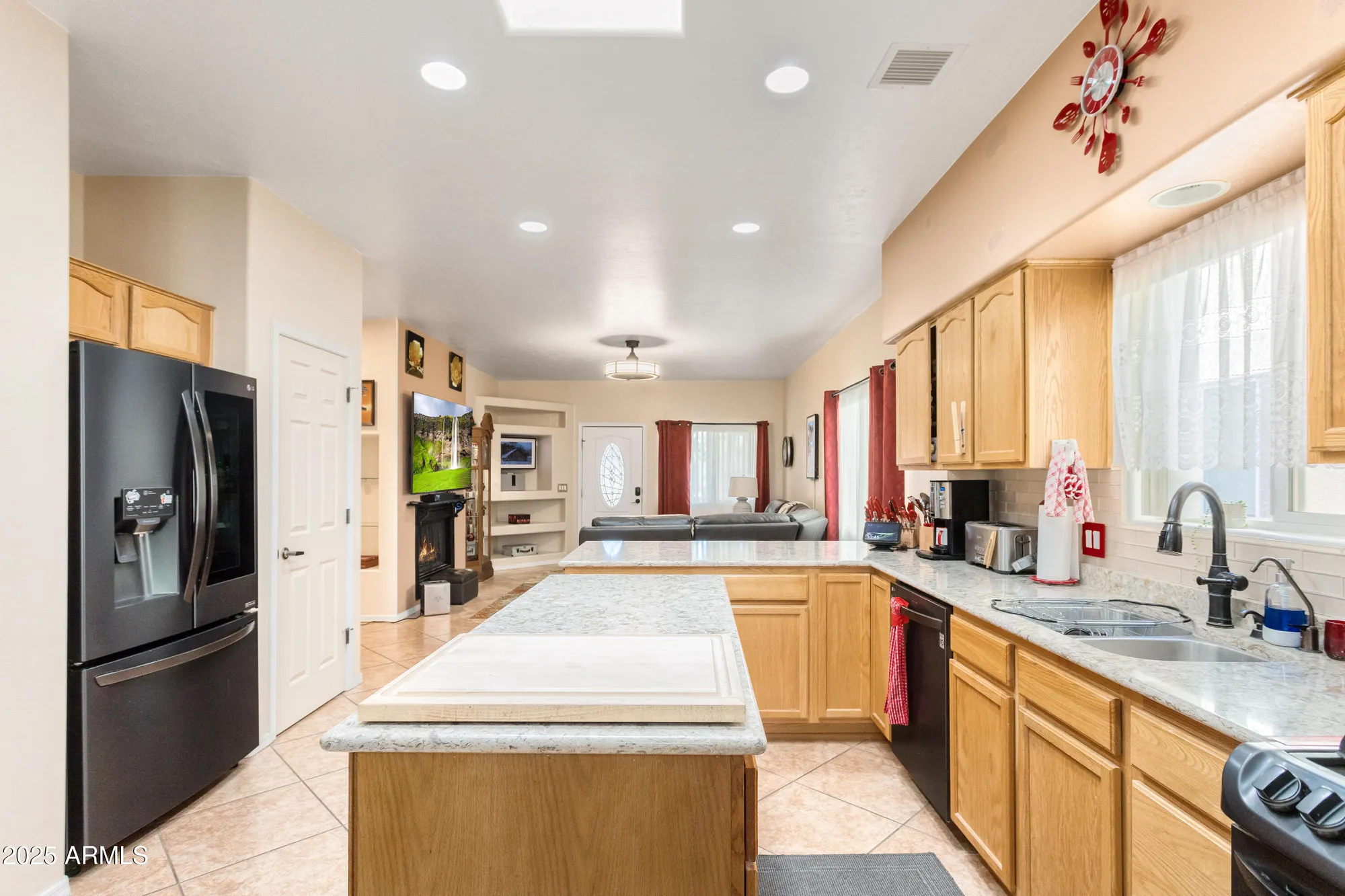 Property Slideshow image 12 of 28 | 447 s meadowood ln, Sierra Vista, AZ, 85635