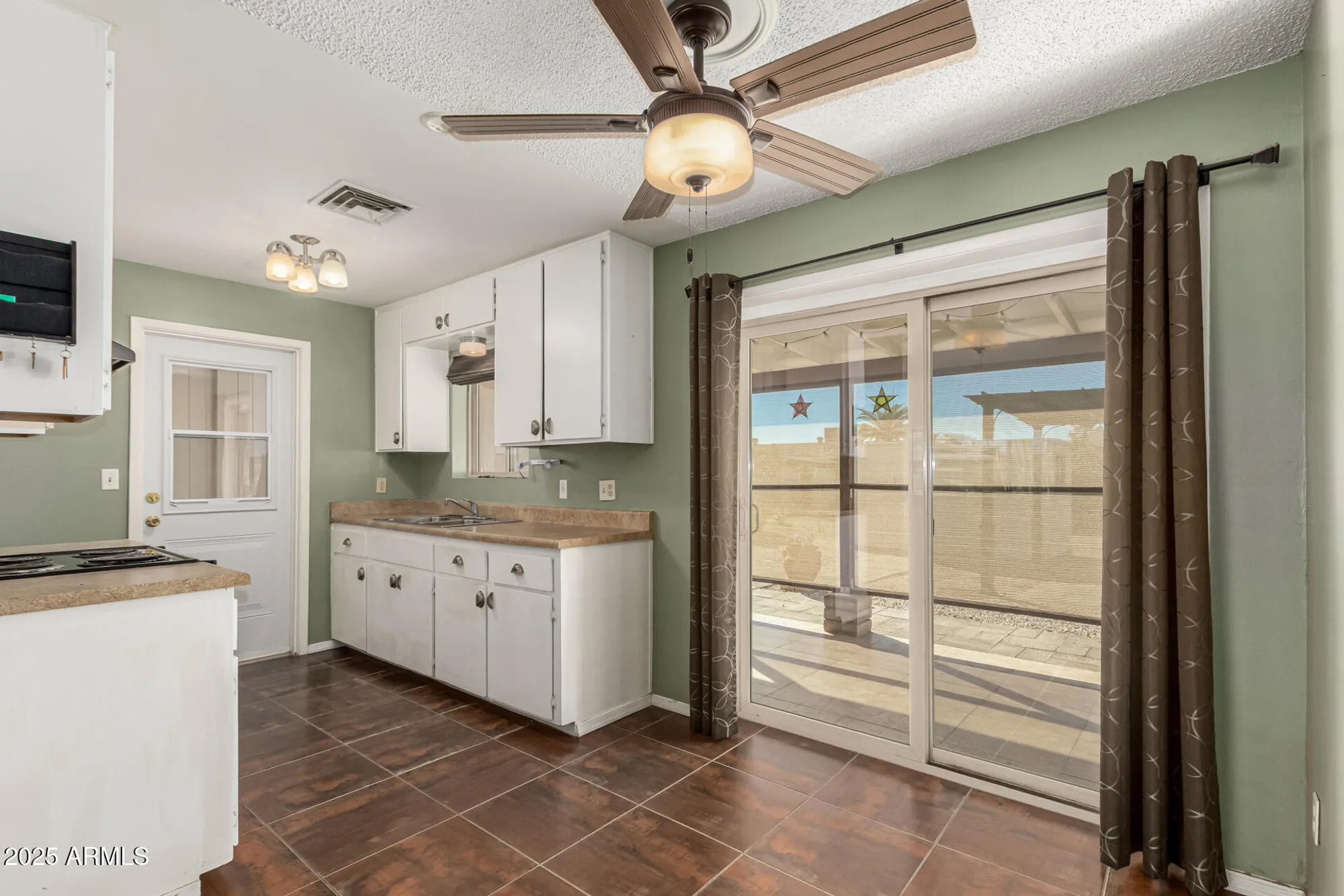 Property Slideshow image 10 of 26 | 1206 s grand dr, Apache Junction, AZ, 85120