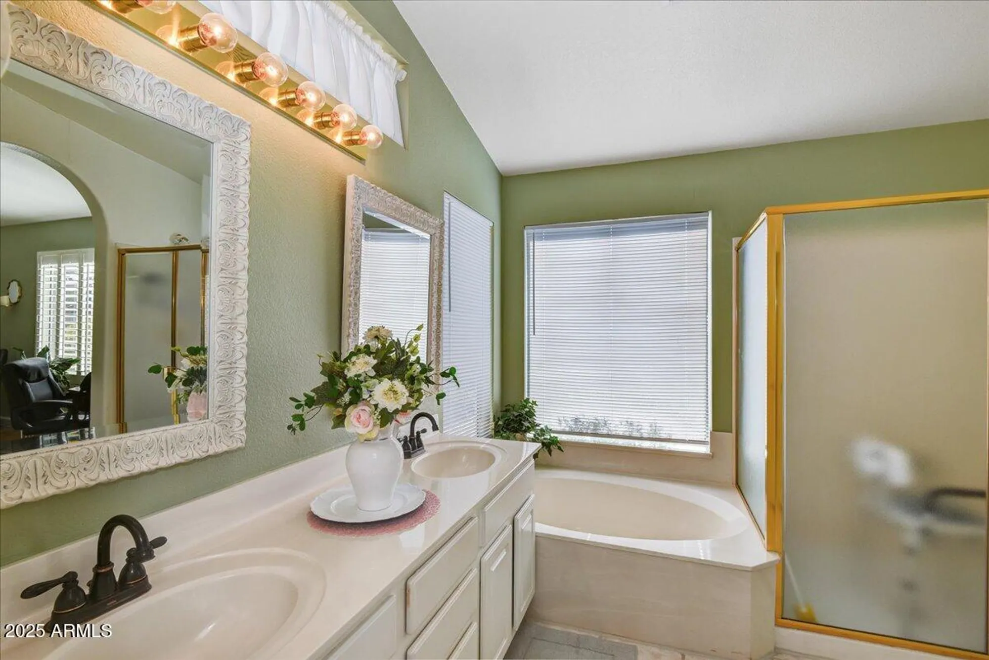 Property Slideshow image 11 of 25 | 8317 w tonto ln, Peoria, AZ, 85382