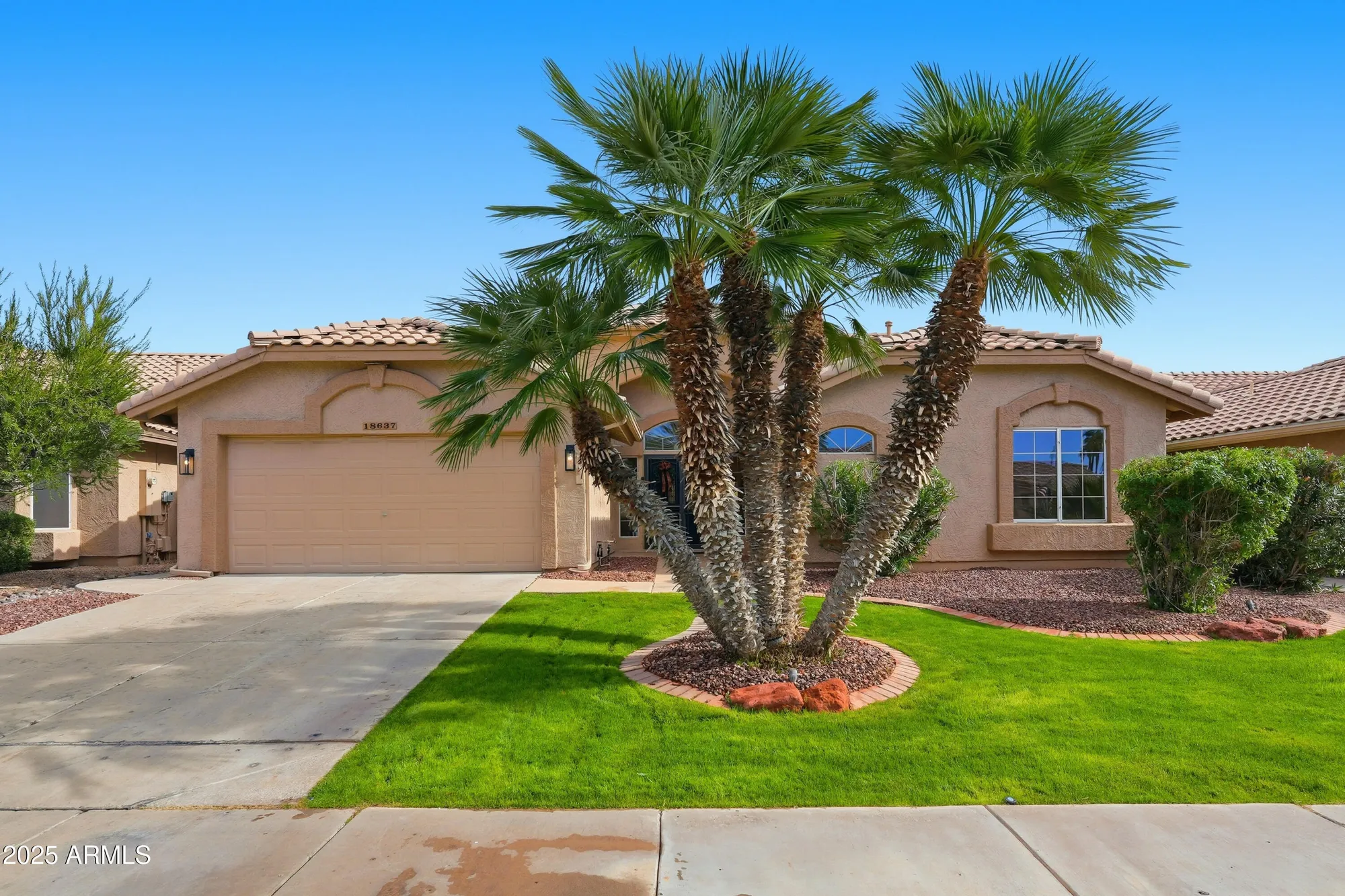 Property Slideshow image 2 of 24 | 18637 n 85th ln, Peoria, AZ, 85382