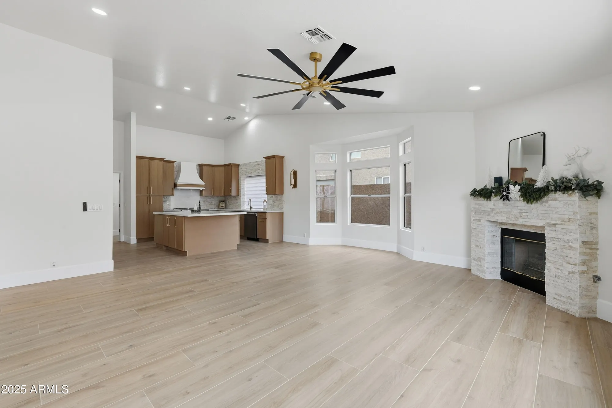 Property Slideshow image 7 of 24 | 18637 n 85th ln, Peoria, AZ, 85382