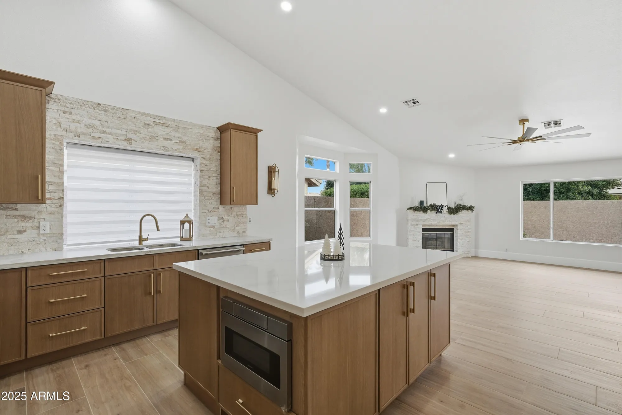 Property Slideshow image 5 of 24 | 18637 n 85th ln, Peoria, AZ, 85382