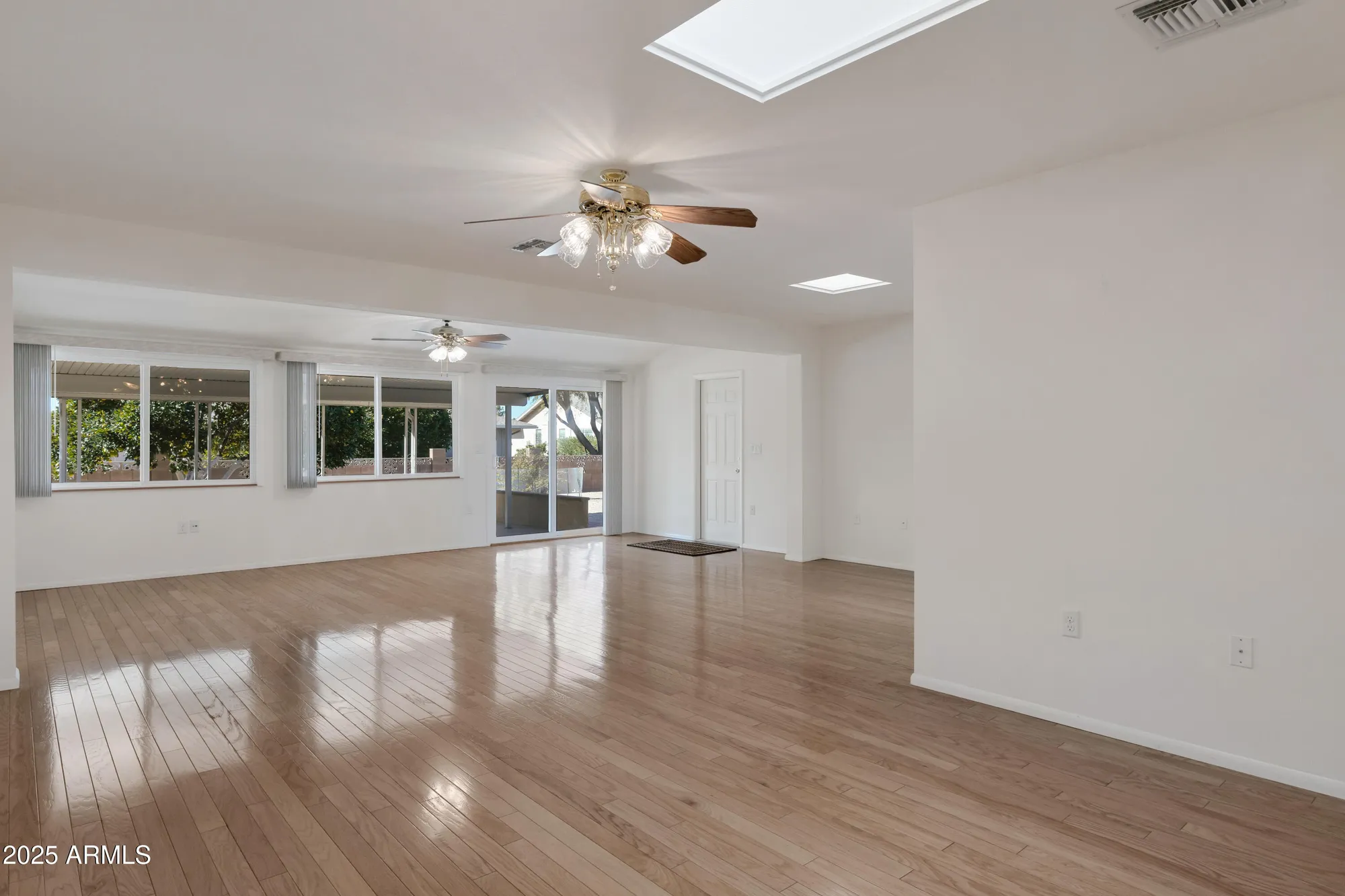 Property Slideshow image 6 of 29 | 10526 w desert forest cir, Sun City, AZ, 85351