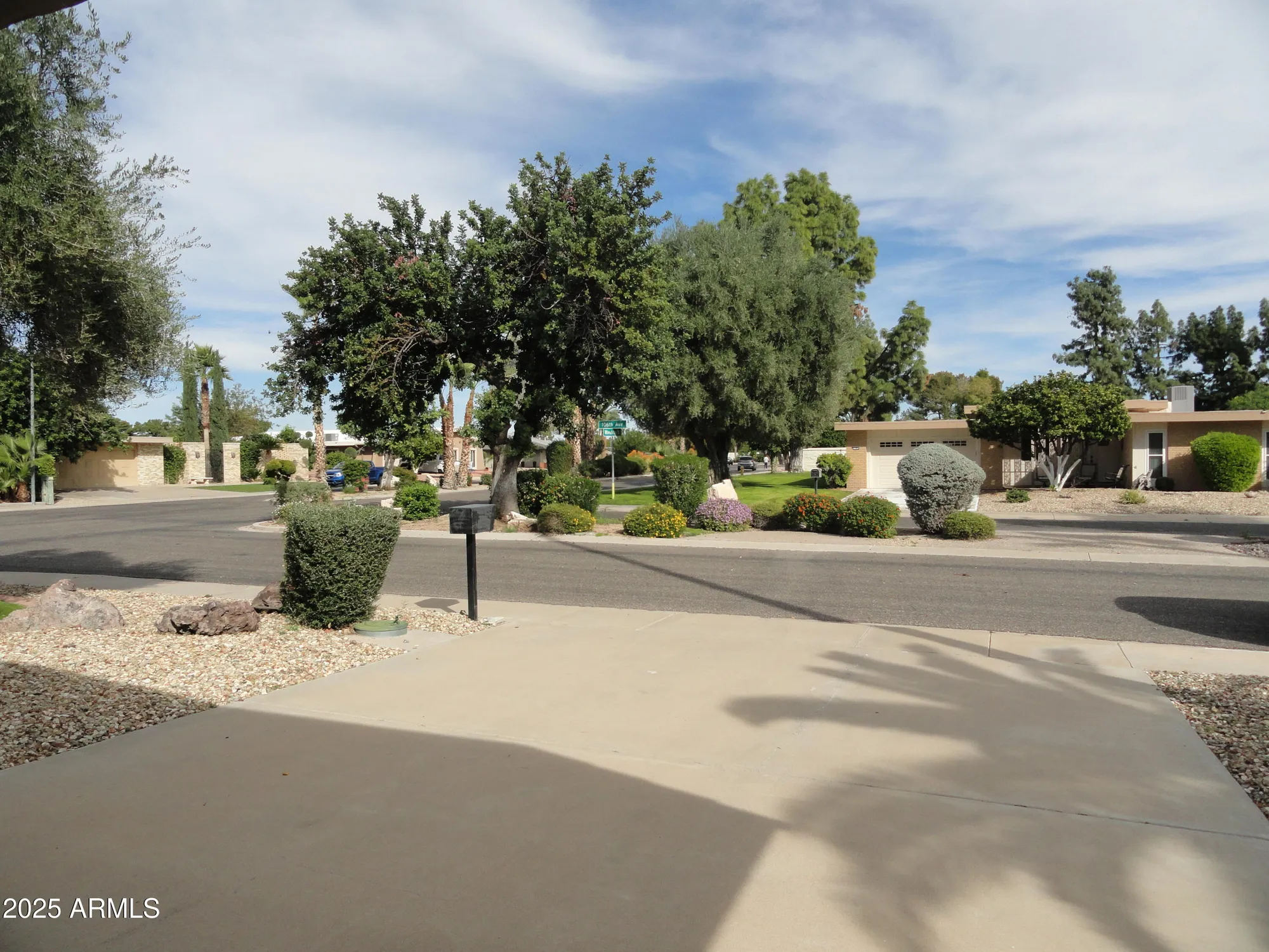 Property Slideshow image 4 of 22 | 17464 n 106th ave, Sun City, AZ, 85373