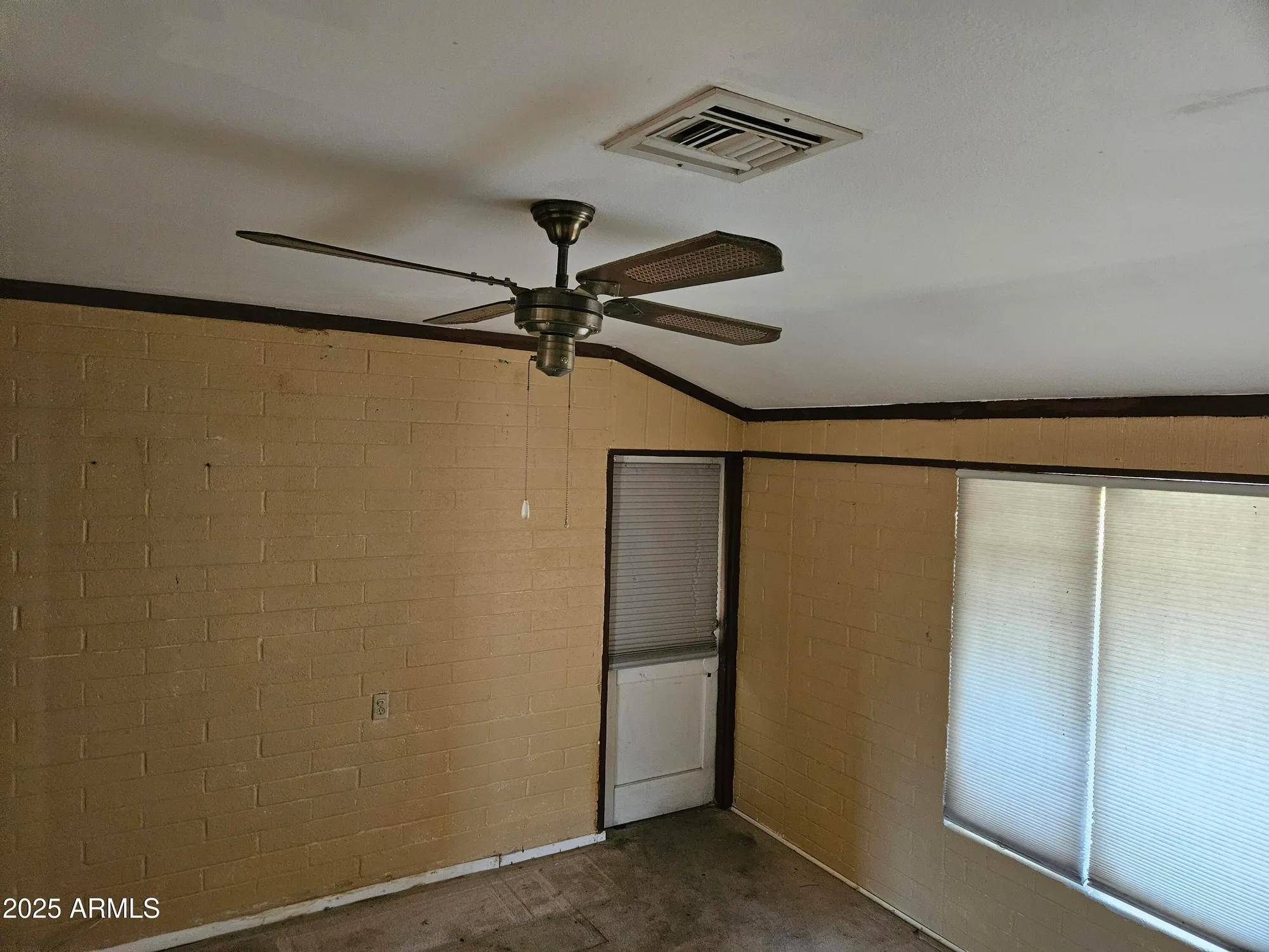 Property Slideshow image 31 of 41 | 10426 w cinnebar ave, Sun City, AZ, 85351