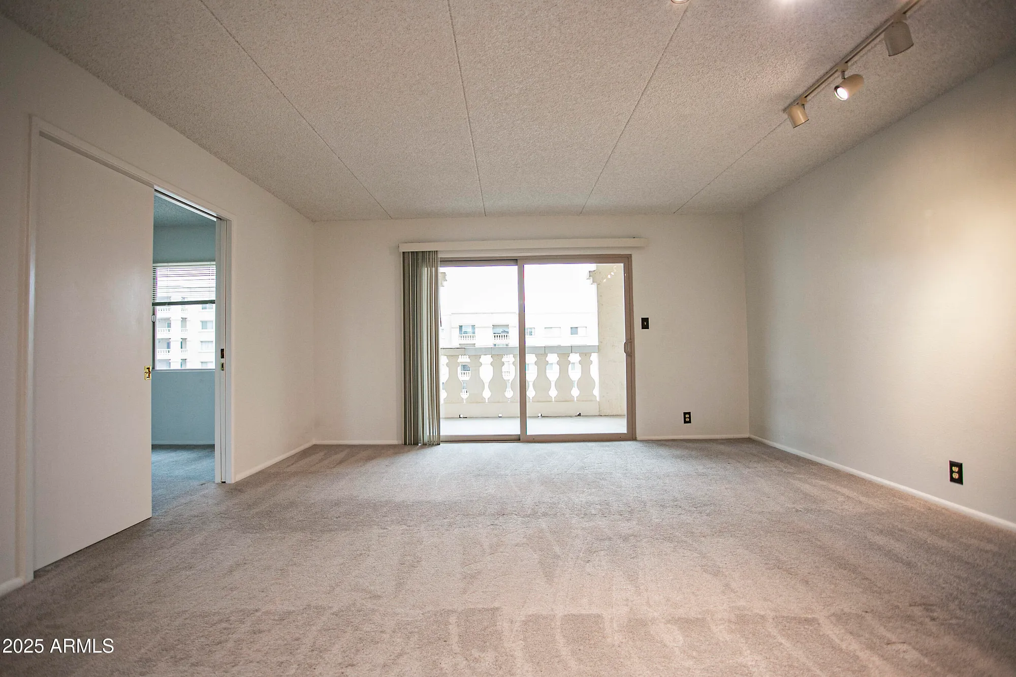 Property Slideshow image 7 of 32 | 7920 e camelback rd 504, Scottsdale, AZ, 85251