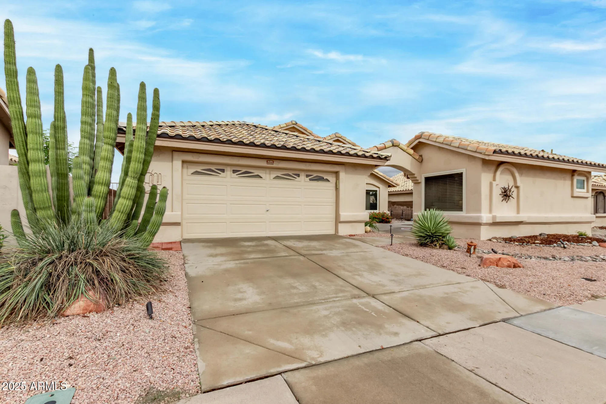Property Slideshow image 2 of 42 | 14194 w mountain laurel trl, Surprise, AZ, 85374