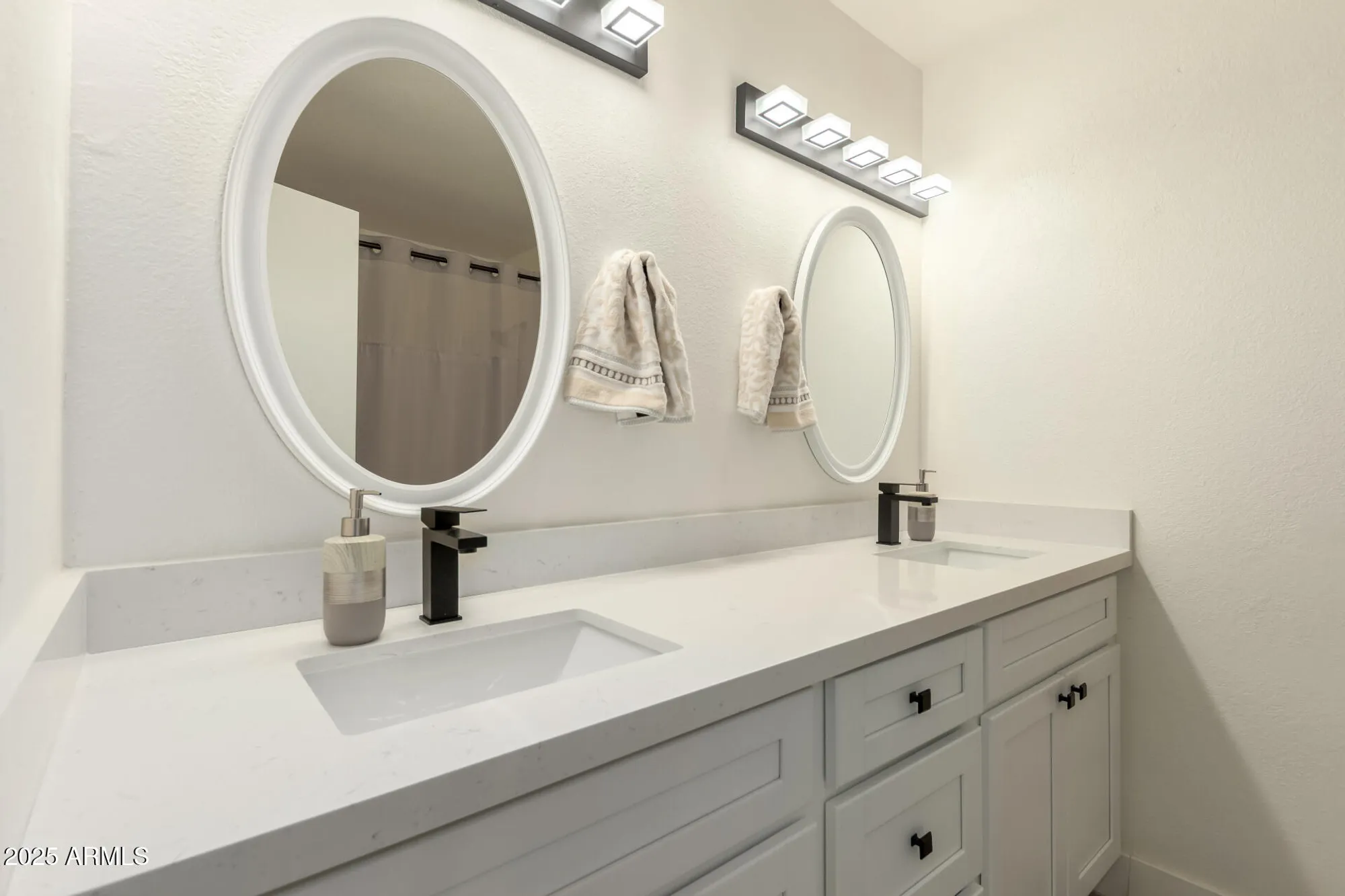 Property Slideshow image 20 of 39 | 13042 s 42nd st, Phoenix, AZ, 85044