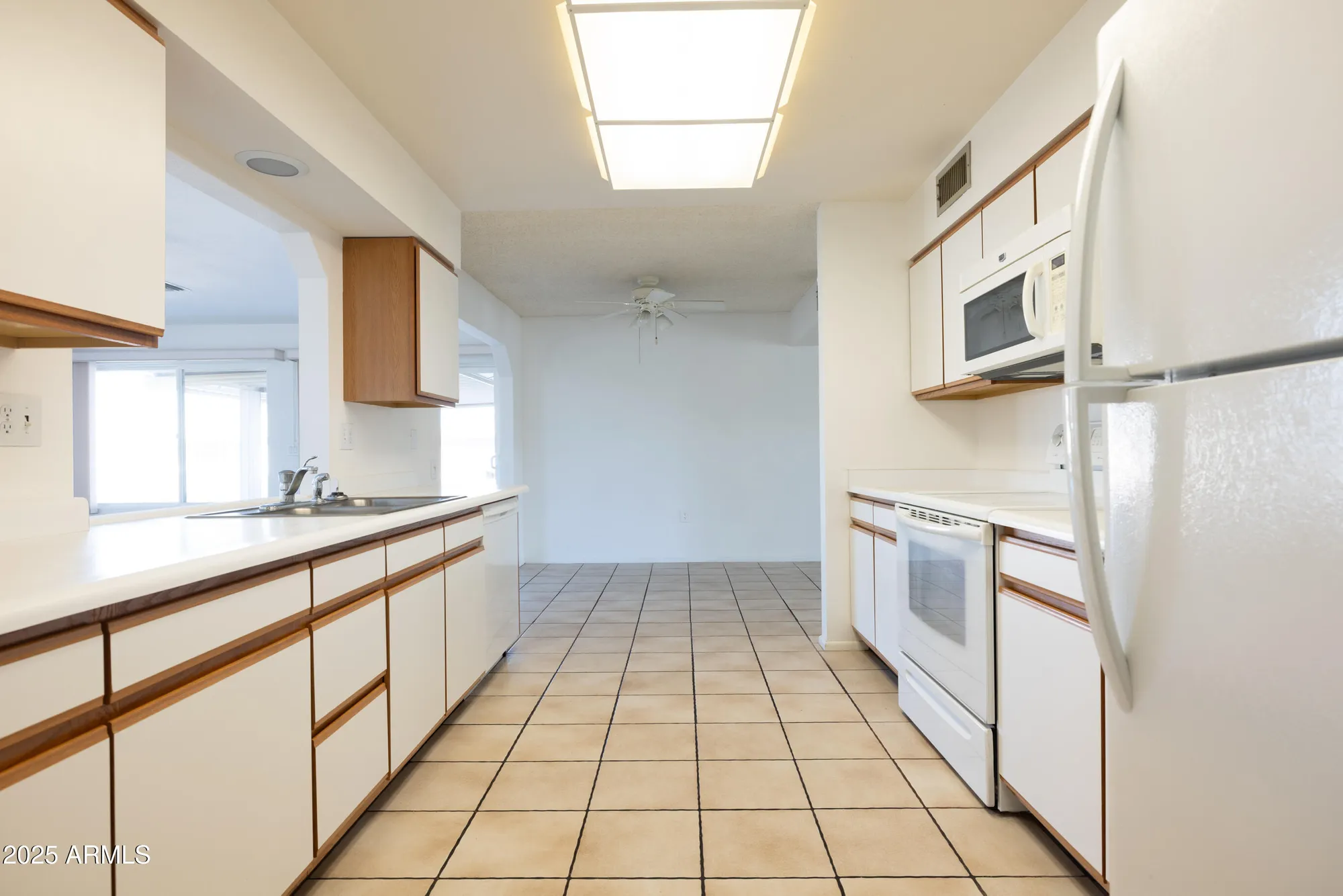 Property Slideshow image 9 of 23 | 10845 w pineaire dr, Sun City, AZ, 85351