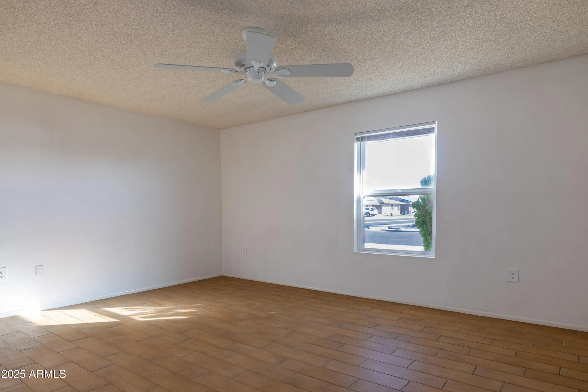 Property Slideshow image 14 of 23 | 10845 w pineaire dr, Sun City, AZ, 85351