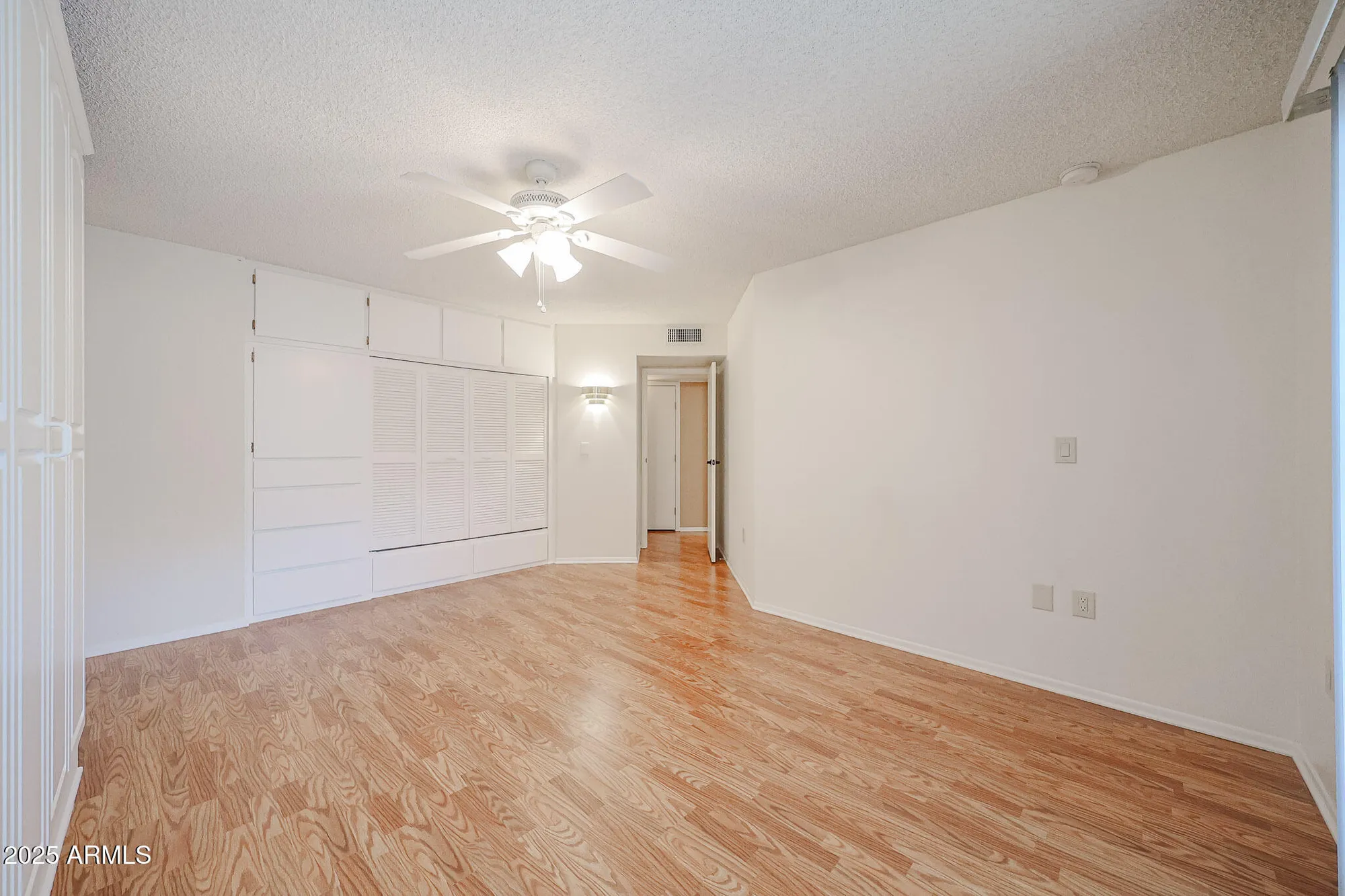 Property Slideshow image 14 of 21 | 10433 w hutton dr, Sun City, AZ, 85351