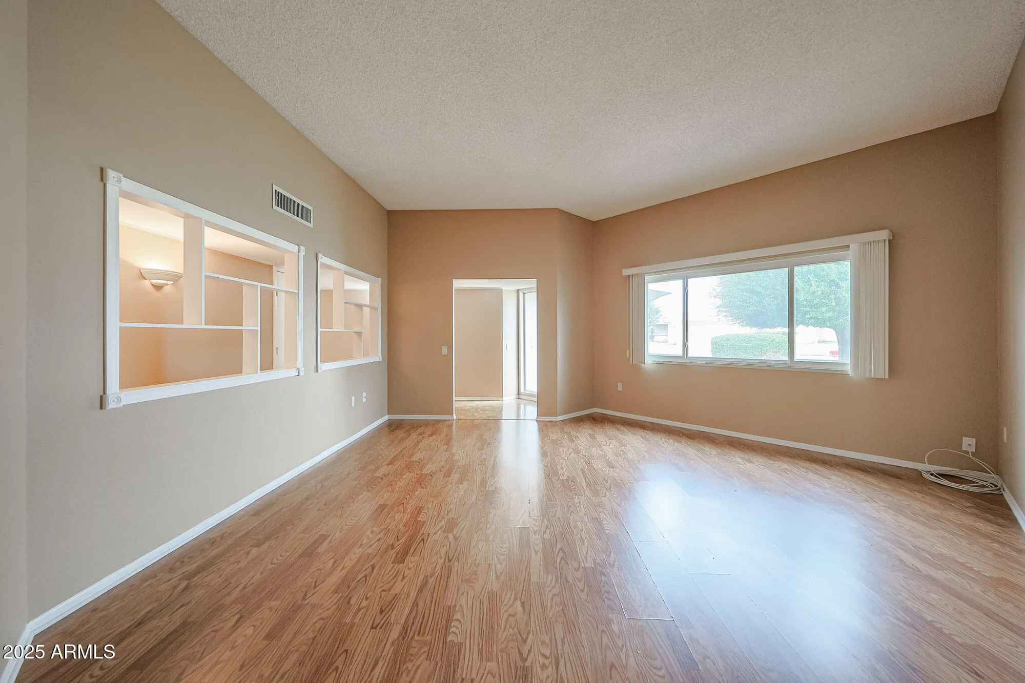 Property Slideshow image 2 of 21 | 10433 w hutton dr, Sun City, AZ, 85351