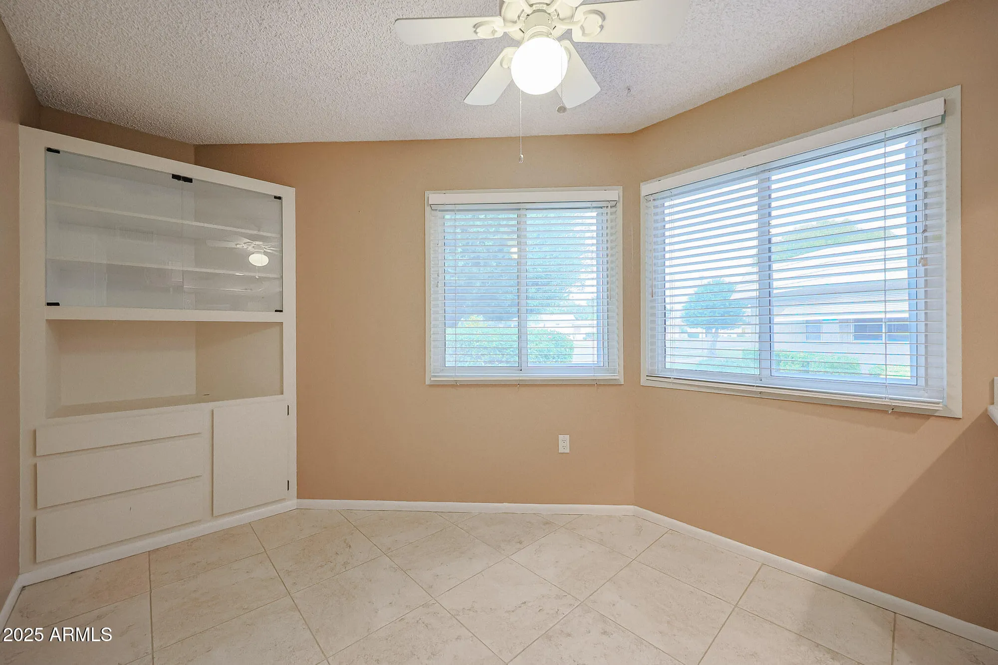 Property Slideshow image 10 of 21 | 10433 w hutton dr, Sun City, AZ, 85351