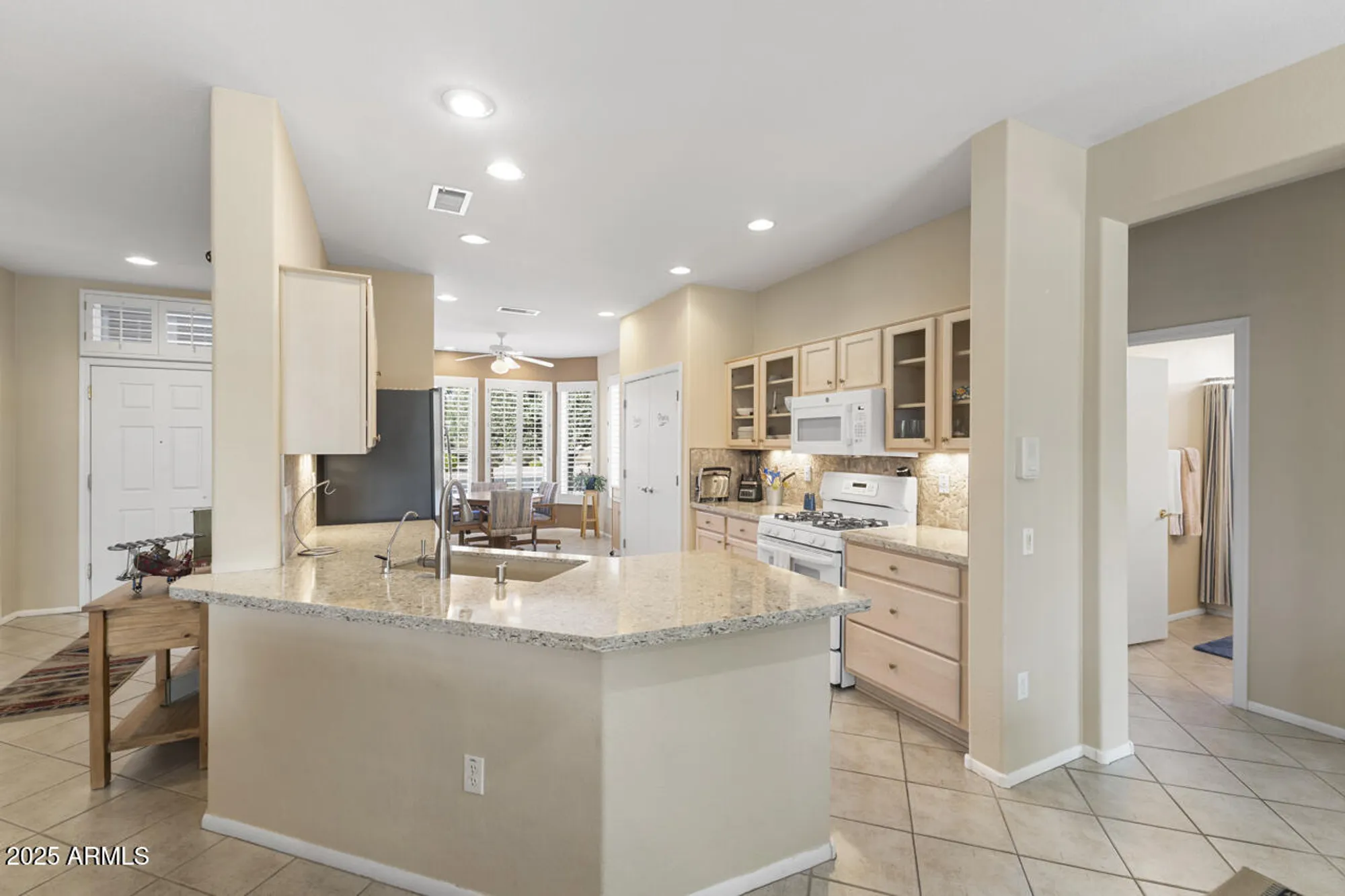 Property Slideshow image 11 of 33 | 15115 w pinehurst ln, Surprise, AZ, 85374