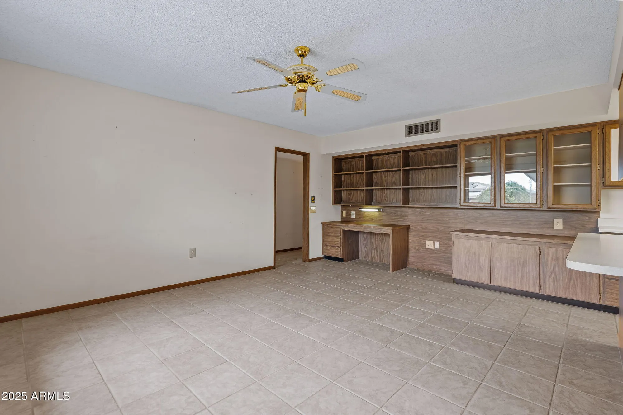 Property Slideshow image 9 of 45 | 10322 w signal butte cir, Sun City, AZ, 85373